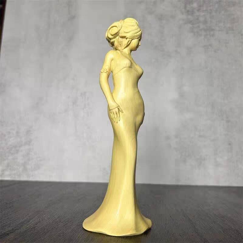 黄杨木优雅少女摆件