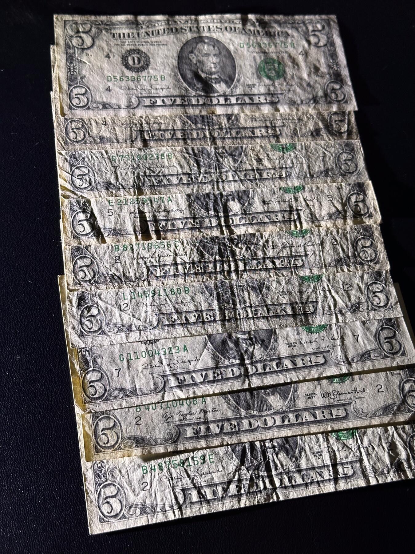 《外钞收藏家》第六百一十九期（精品场）（长期征集拍品、欢迎藏友们联系合作） 1969、77、85和88年美国小头版5美元 9张一起 非全新 品相如图