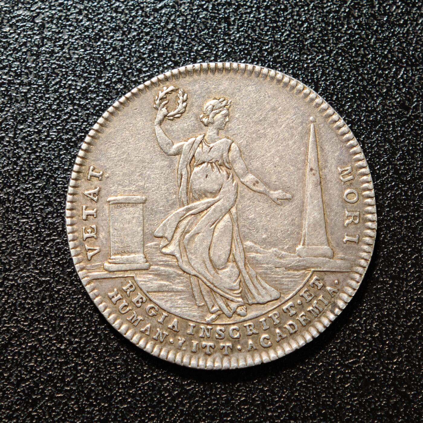 【德藏】世界币章拍卖第168期（拍品征集中~欢迎藏友联系） 18世纪 法国路易十六时期的皇家铭文与美术学院银质代用币银章 直径约：27mm；重约：7.4g