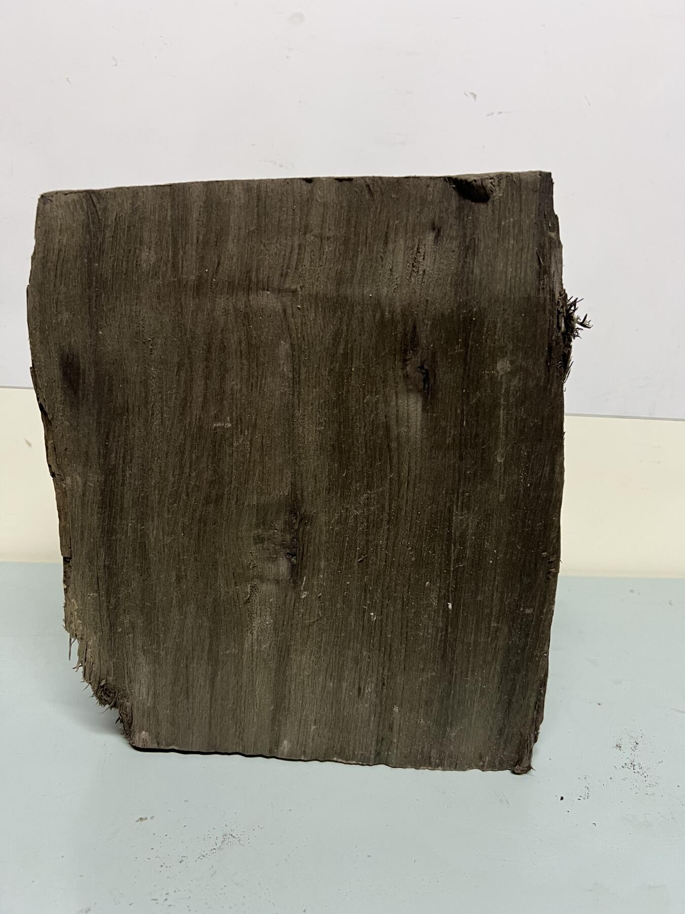 零元拍：满金丝祖母绿级别 阴沉木 金丝楠墩子老料 做凳子 做茶台  做雕件 满肉满金丝 果香满满 尺寸：20/19/24CM。8.7公斤。