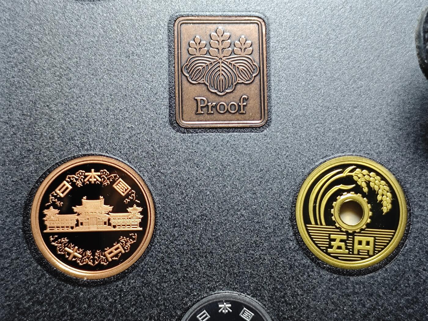 KK钱币收藏小铺   套币专场 2月预留时间 周末发货   1990日本官方发行黑本精制套币