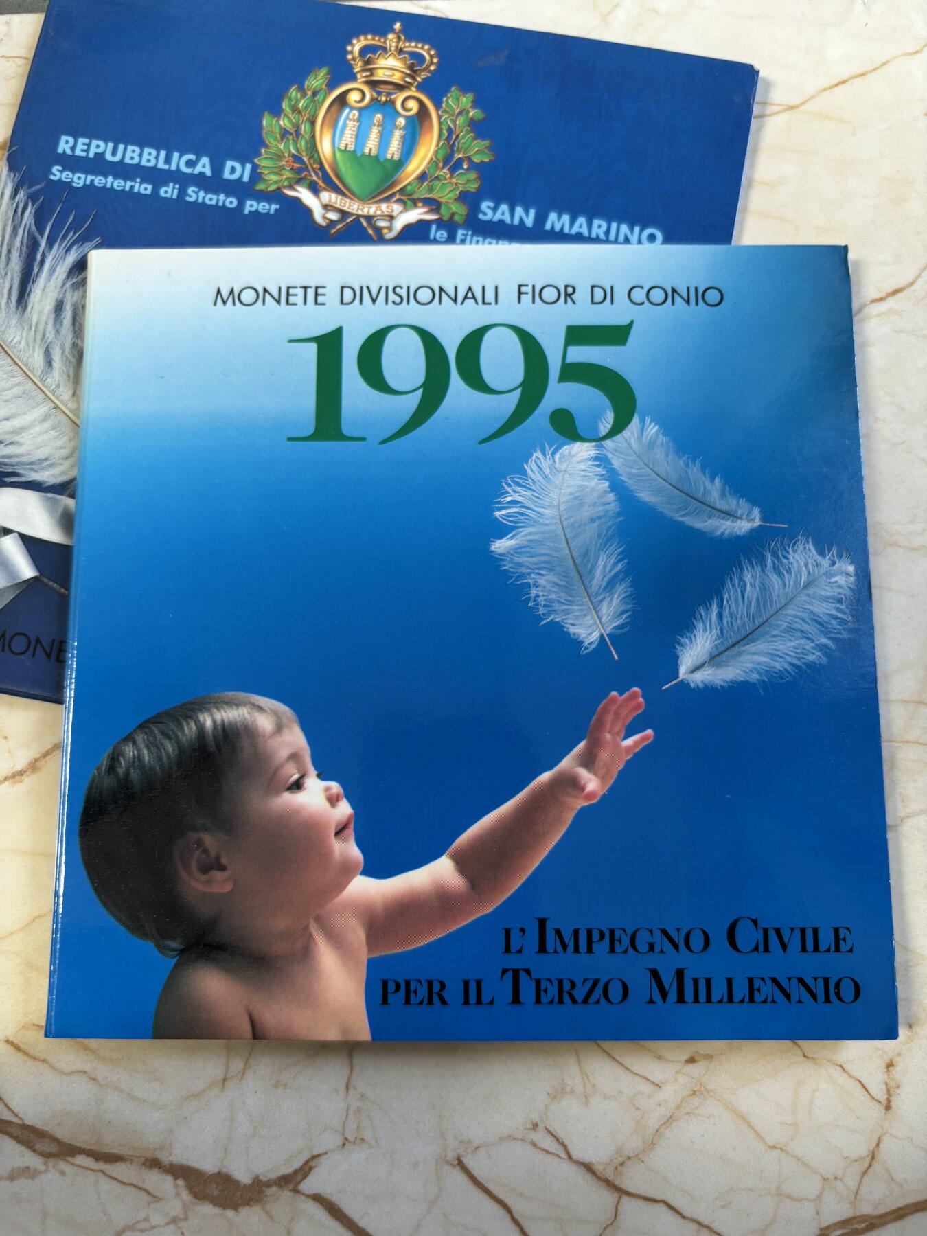 第194期拍卖 卡装圣马力诺1995年10枚纪念币套装花卉银币，835银，14.6克