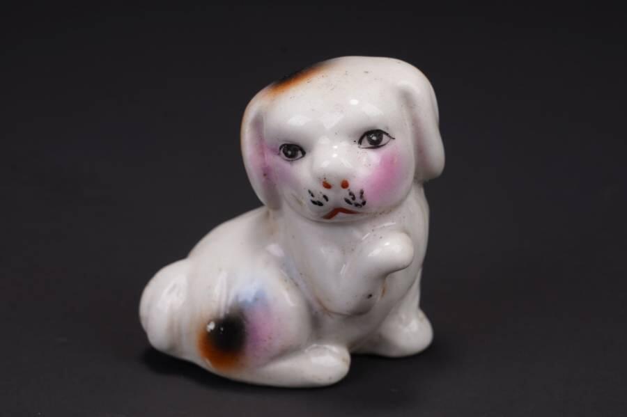 上海都达杂项专场六二【全场包邮】  白瓷彩绘小狗摆件69-119