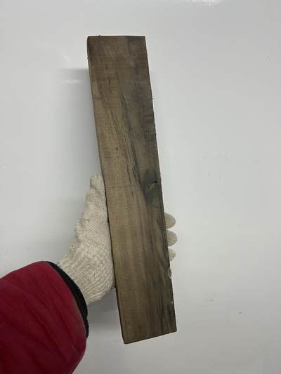 零元拍：NO.4金丝楠阴沉料，切镇尺做牌子，无需打磨就已经金光闪闪。切牌子，做镇尺，干泡台。满金丝药香，尺寸约：37.5/7/2.9CM。 - 零元拍：NO.4金丝楠阴沉料，切镇尺做牌子，无需打磨就已经金光闪闪。切牌子，做镇尺，干泡台。满金丝药香，尺寸约：37.5/7/2.9CM。