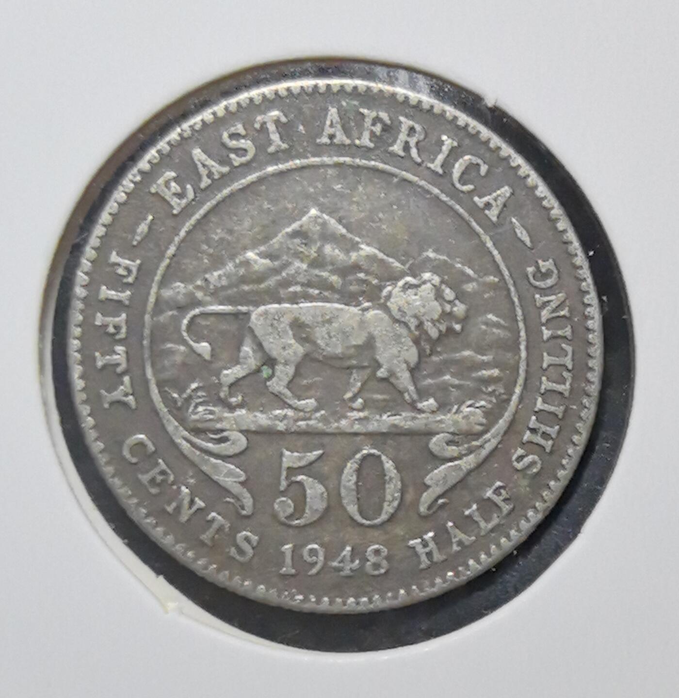 外国优质老铜币银币苏联纪念章，每周六晚九点倒数截拍，满百包邮可寄存，持续收拍 英属东非1948年50分，正面乔治六世头像彰显英殖民时代印记，背面狮子与乞力马扎罗山纹饰充满非洲野性风情，包浆温润，是见证殖民史与非洲文明交融、极具异域收藏价值的入门经典。