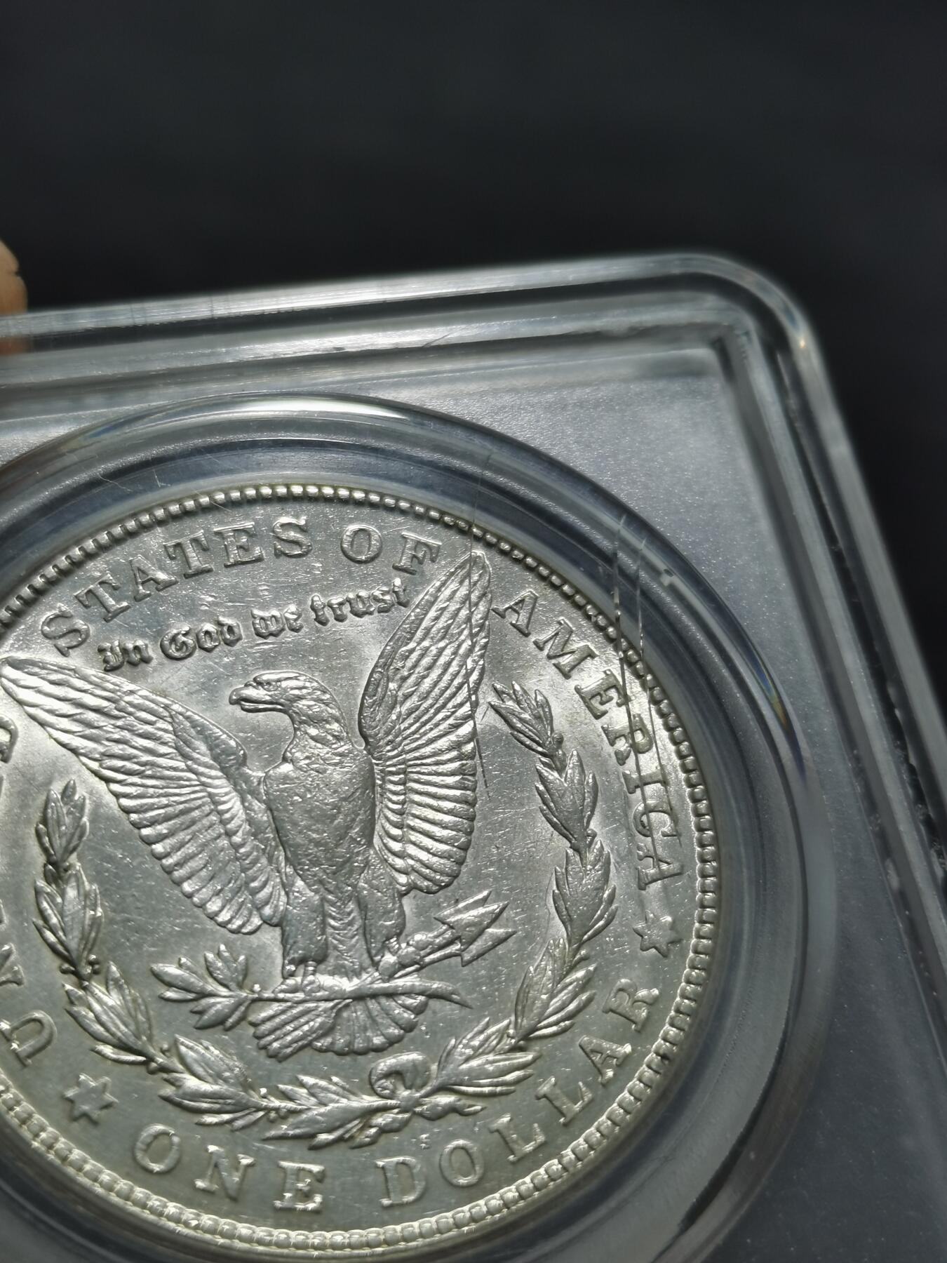 天下钱庄专场欢迎参拍 公博评级MS64 1921美国摩根一美元银币，盒子有牛毛裂