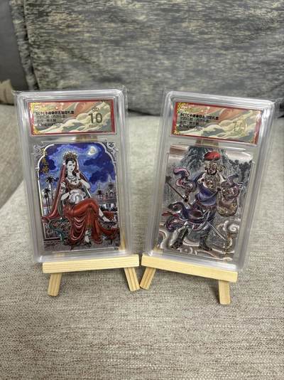 喜灰玩卡拍卖第五期，接拍品0佣金，欢迎送拍，释放现金流，让自己有资金可以购买更多喜欢的卡牌，让别的卡友能淘到更多心仪的卡牌 - 【爆金二张】卡德曼西游 贾志鹏老师绘 玉兔精 、黑风怪 折光粗闪