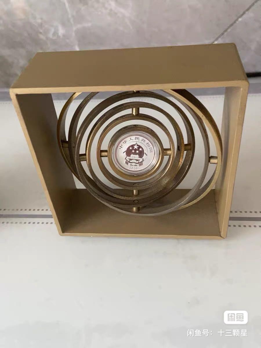 ❤️【币观天下】❤️ 第345期钱币拍卖场- 2026.3.20周五晚上6点半场 长期征集拍品  2020年中国仿浑天仪摆件（带1枚2元精制银币） 故宫600年 图为示意图，实物未拆封，5克999银 发行价500元