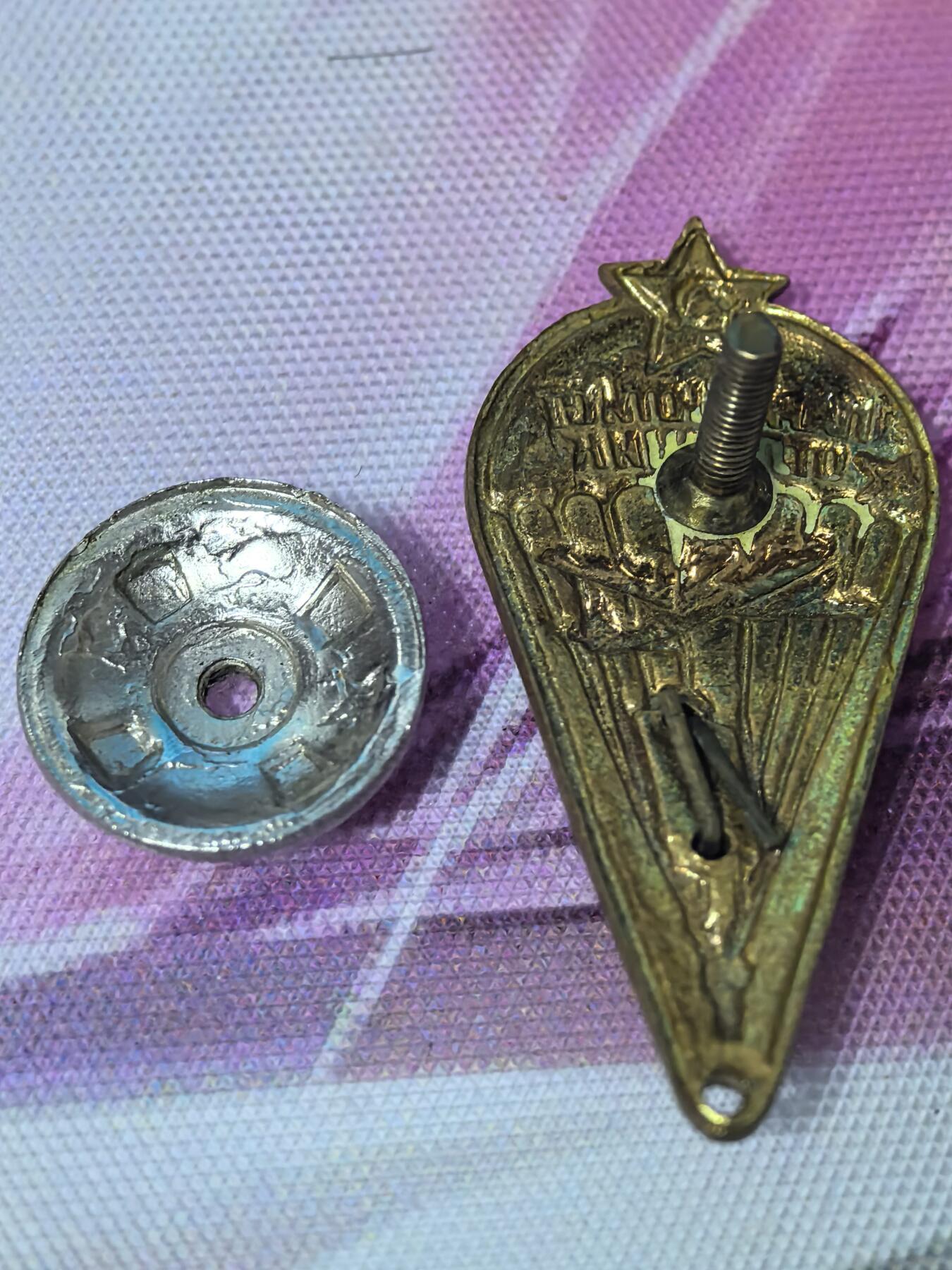 苏联勋章奖章拍卖 本次有亚捏，苏联艺术家，2次英雄的奖状，国际运动员全套等好货 不要错过 3月20日晚上九点结束在麦稀奇 找不到的加我qq或者微信都是184277308备注苏章拍卖。