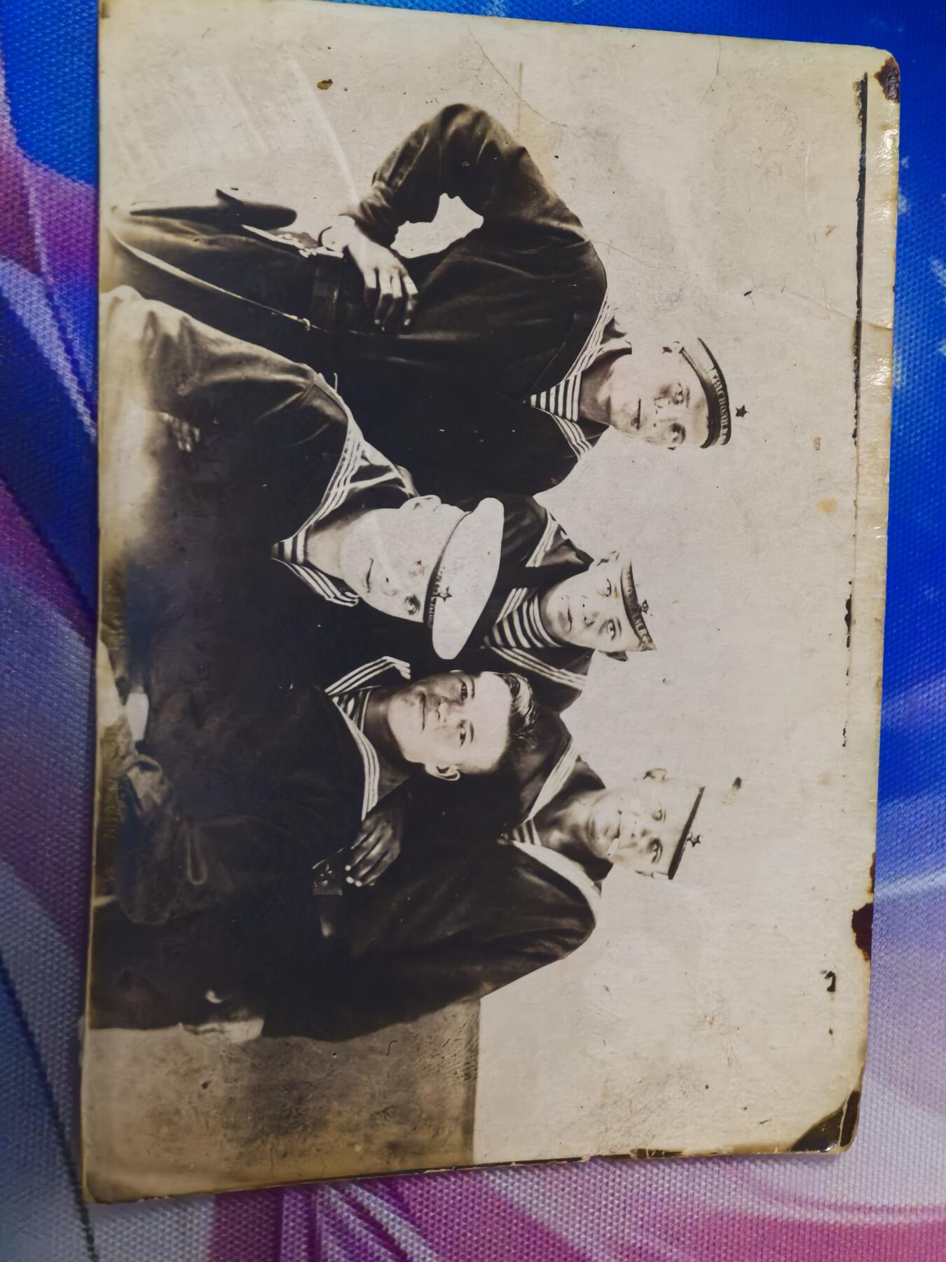 苏联勋章奖章拍卖 本次有亚捏，苏联艺术家，2次英雄的奖状，国际运动员全套等好货 不要错过 3月20日晚上九点结束在麦稀奇 找不到的加我qq或者微信都是184277308备注苏章拍卖。