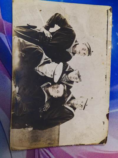 苏联勋章奖章拍卖 本次有亚捏，苏联艺术家，2次英雄的奖状，国际运动员全套等好货 不要错过 3月20日晚上九点结束在麦稀奇 找不到的加我qq或者微信都是184277308备注苏章拍卖。 - 几位苏联海军战士的照片 12*8.5