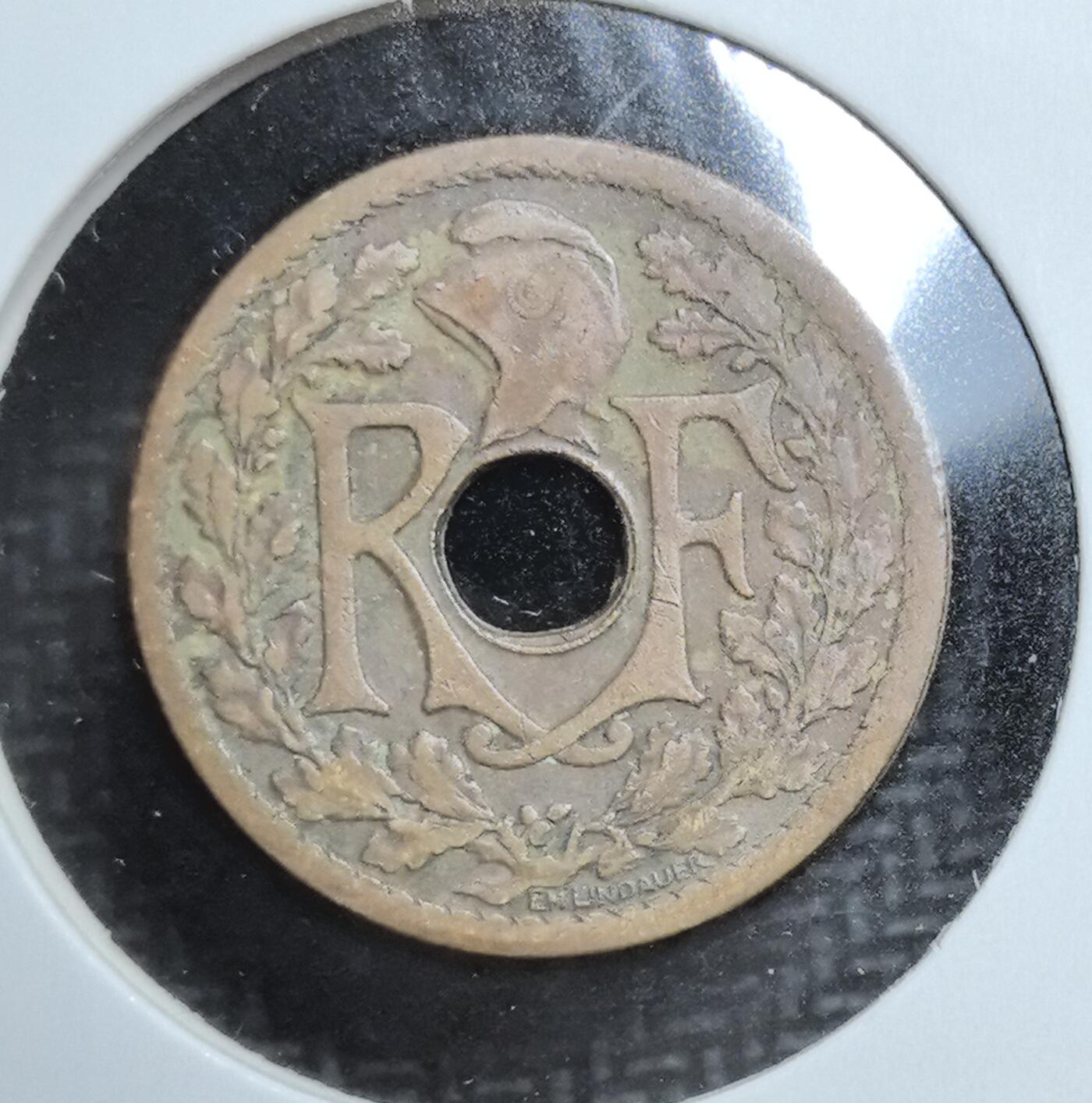 外国优质老铜币银币苏联纪念章，每周六晚九点倒数截拍，满百包邮可寄存，持续收拍 法属印度支那1939年半分铜币，属二战时期殖民货币，中孔设计独特，正面饰法兰西女神与稻穗纹饰，见证法国在东南亚殖民史，是法属远东钱币收藏的入门佳品。