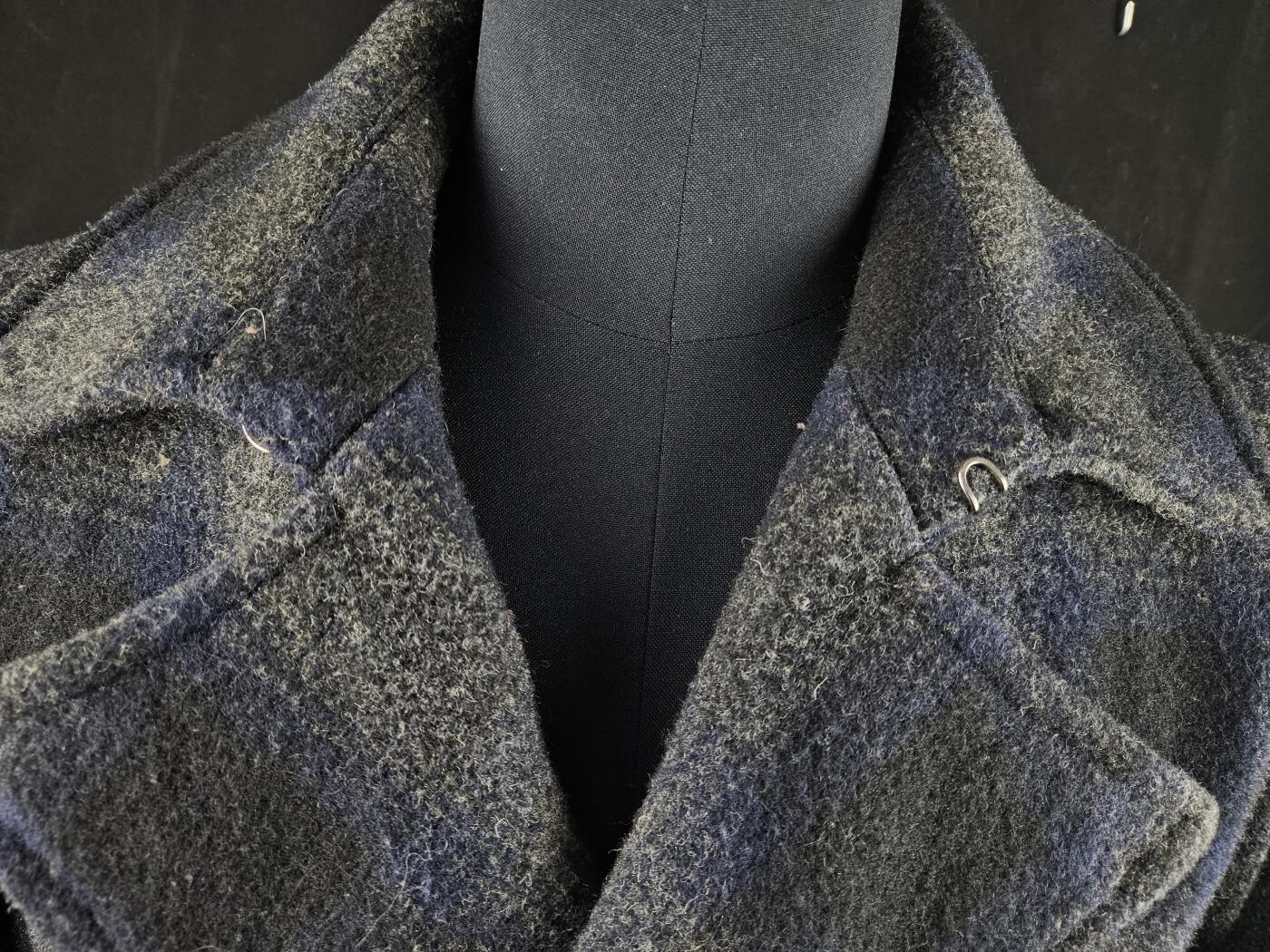 0元起拍勋章 第340期 咸鱼国勋章拍卖专场 3月22日（周日）下午6：00开始 日本中古短大衣 法兰绒 胸围106 肩宽44 衣长74 袖长60