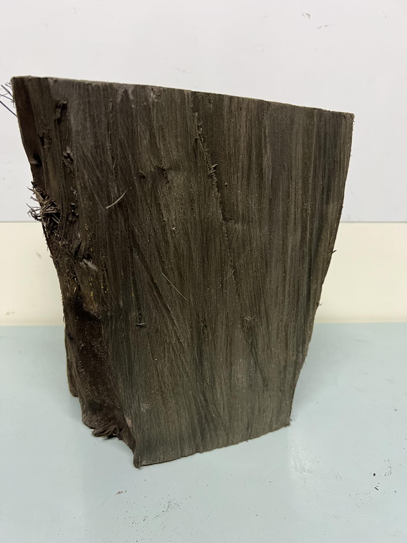 零元拍：满金丝祖母绿级别 阴沉木 金丝楠墩子老料 做凳子 做茶台  做雕件 满肉满金丝 果香满满 尺寸：20/19/24CM。8.7公斤。