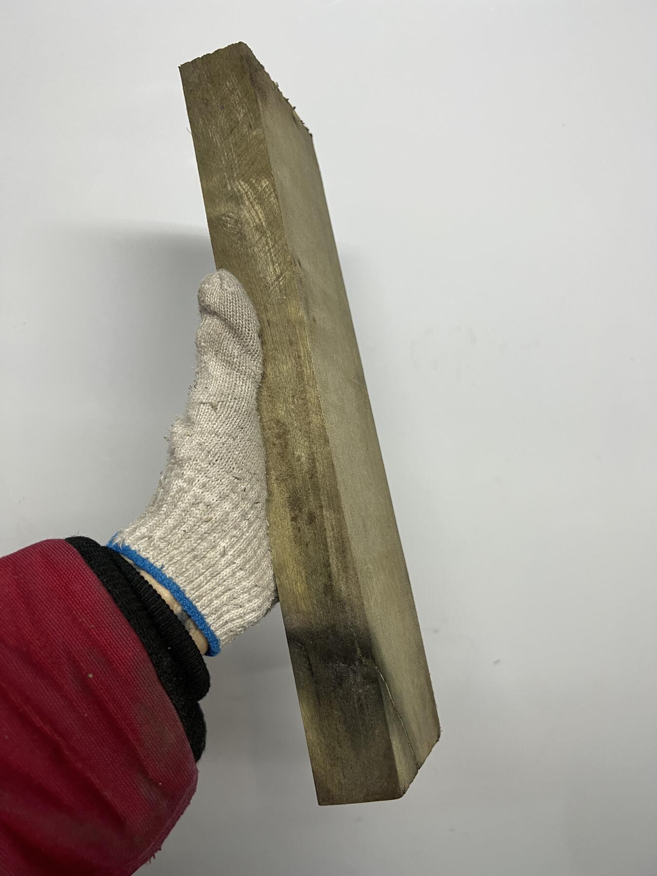 零元拍：NO.7金丝楠阴沉料，切镇尺做牌子，无需打磨就已经金光闪闪。切牌子，做镇尺，干泡台。满金丝药香，尺寸约：33.6/8.5/3.5CM。