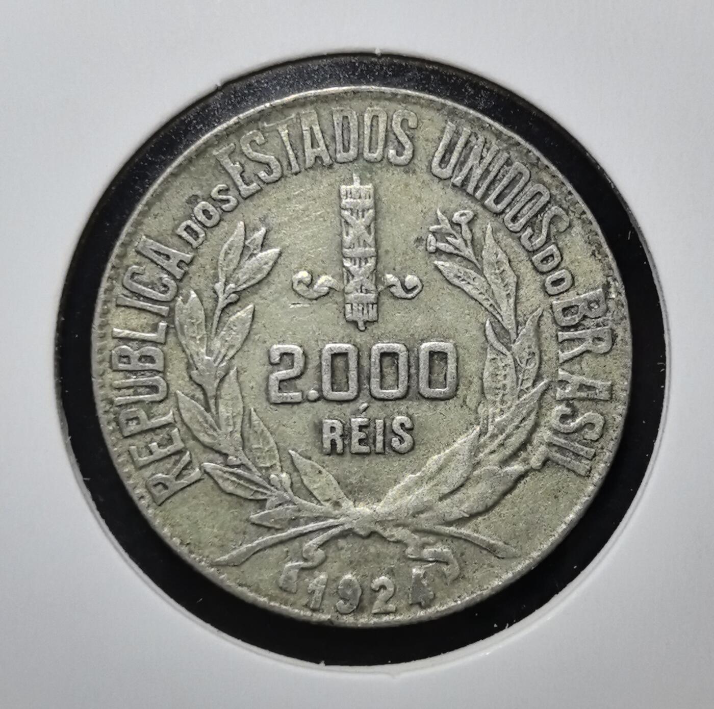 外国优质老铜币银币苏联纪念章，每周六晚九点倒数截拍，满百包邮可寄存，持续收拍 巴西1924年2000瑞斯银币，正面为象征自由的女神头像，背面是国徽与面值，见证巴西共和国早期货币体系，后被克鲁赛罗取代。