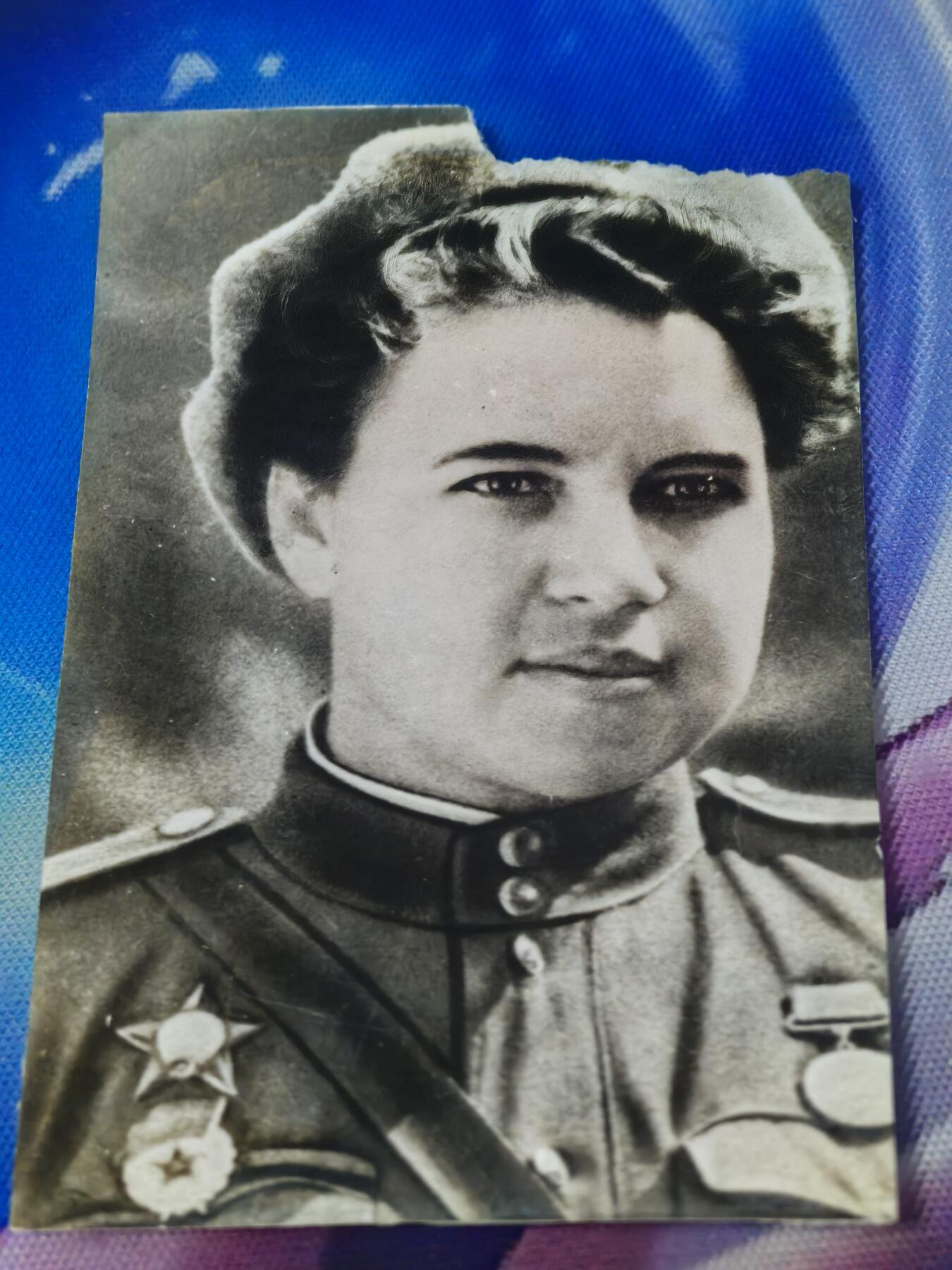 苏联勋章奖章拍卖 本次有亚捏，苏联艺术家，2次英雄的奖状，国际运动员全套等好货 不要错过 3月20日晚上九点结束在麦稀奇 找不到的加我qq或者微信都是184277308备注苏章拍卖。