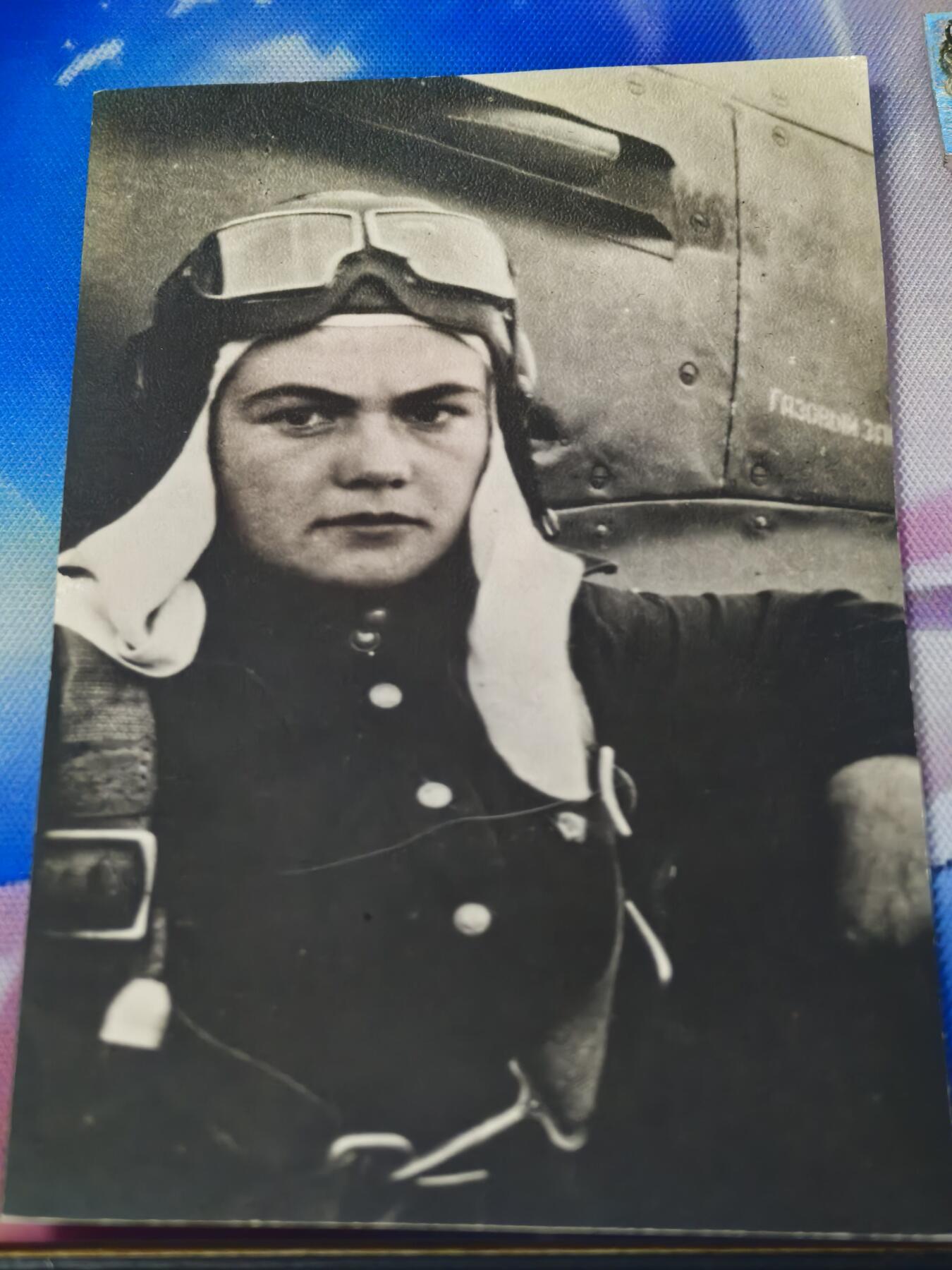 苏联勋章奖章拍卖 本次有亚捏，苏联艺术家，2次英雄的奖状，国际运动员全套等好货 不要错过 3月20日晚上九点结束在麦稀奇 找不到的加我qq或者微信都是184277308备注苏章拍卖。