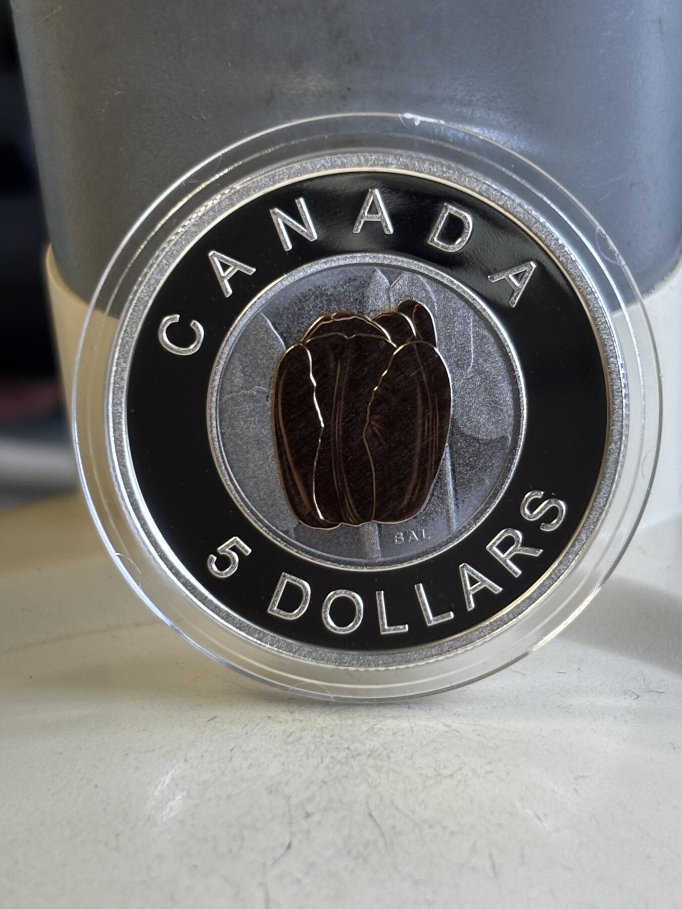 第194期拍卖 加拿大2014年花卉系列1郁金香精制双色银铌币，925银和999铌，9克，发行6000枚