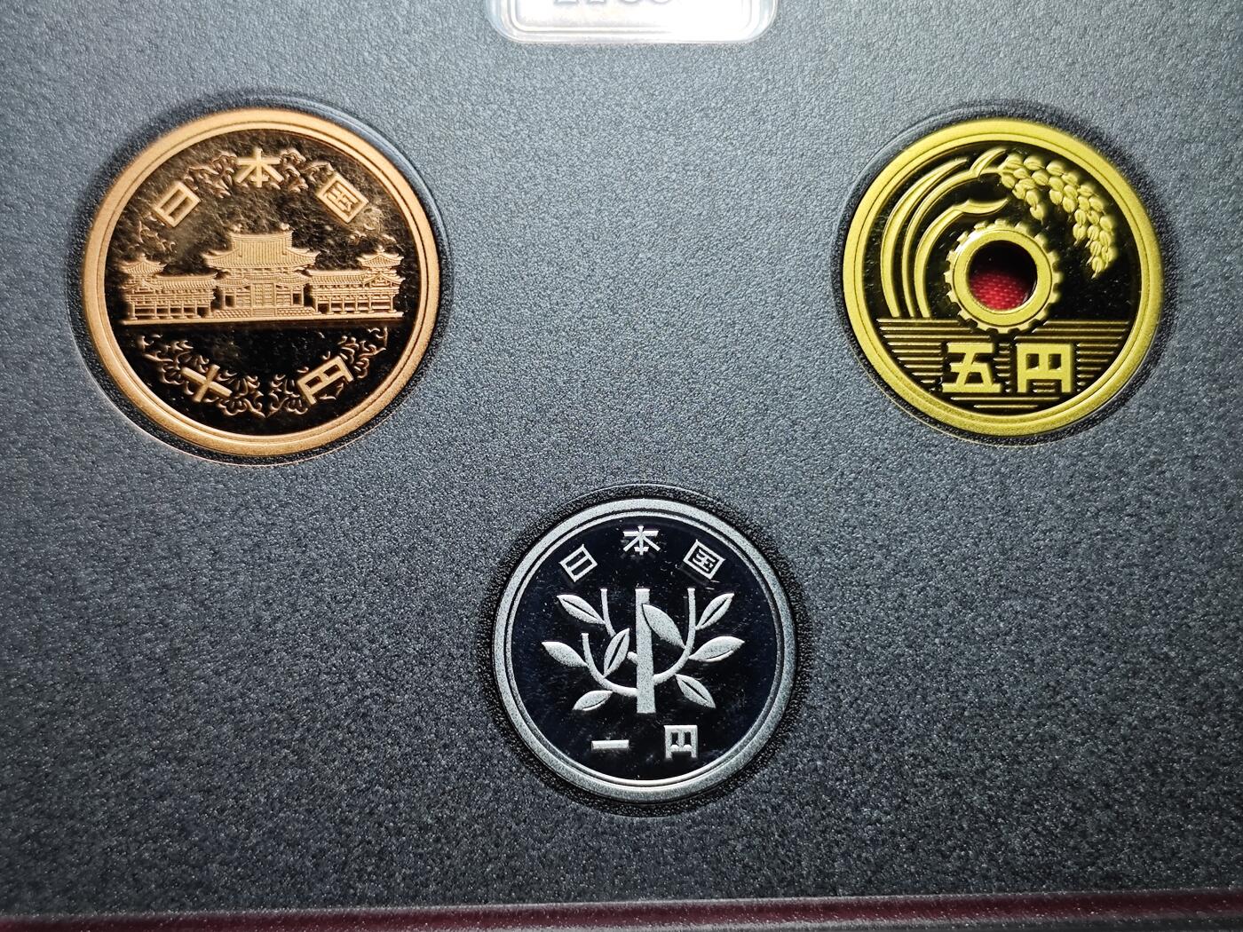 KK钱币收藏小铺   套币专场 2月预留时间 周末发货   1989日本官方发行黑本精制套币