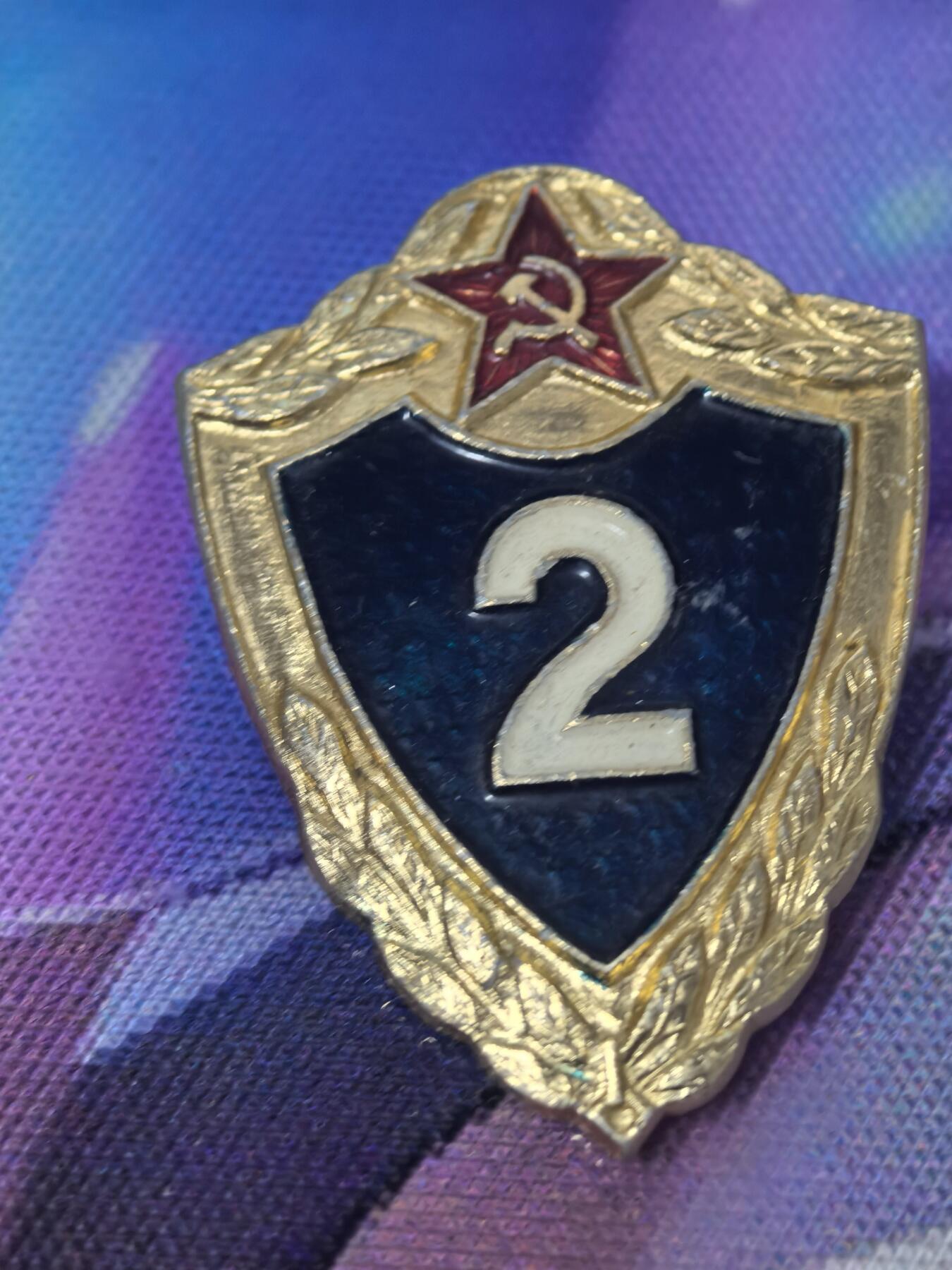 苏联勋章奖章拍卖 本次有亚捏，苏联艺术家，2次英雄的奖状，国际运动员全套等好货 不要错过 3月20日晚上九点结束在麦稀奇 找不到的加我qq或者微信都是184277308备注苏章拍卖。