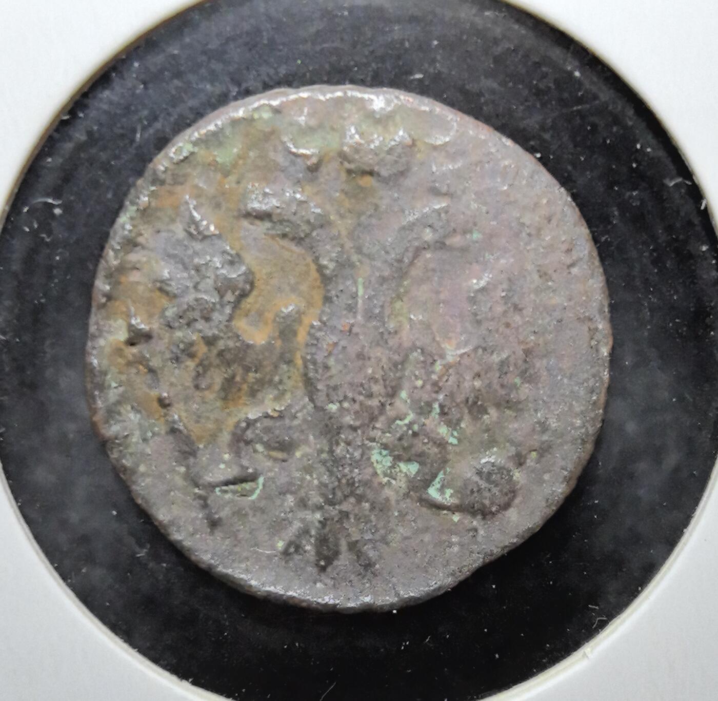 外国优质老铜币银币苏联纪念章，每周六晚九点倒数截拍，满百包邮可寄存，持续收拍 沙俄1735年铜币，正面双头鹰国徽彰显沙皇专制威仪，背面俄文面值与年份古朴苍劲，铜质包浆厚重，是见证沙俄早期扩张、极具东欧帝国历史价值的收藏入门经典。