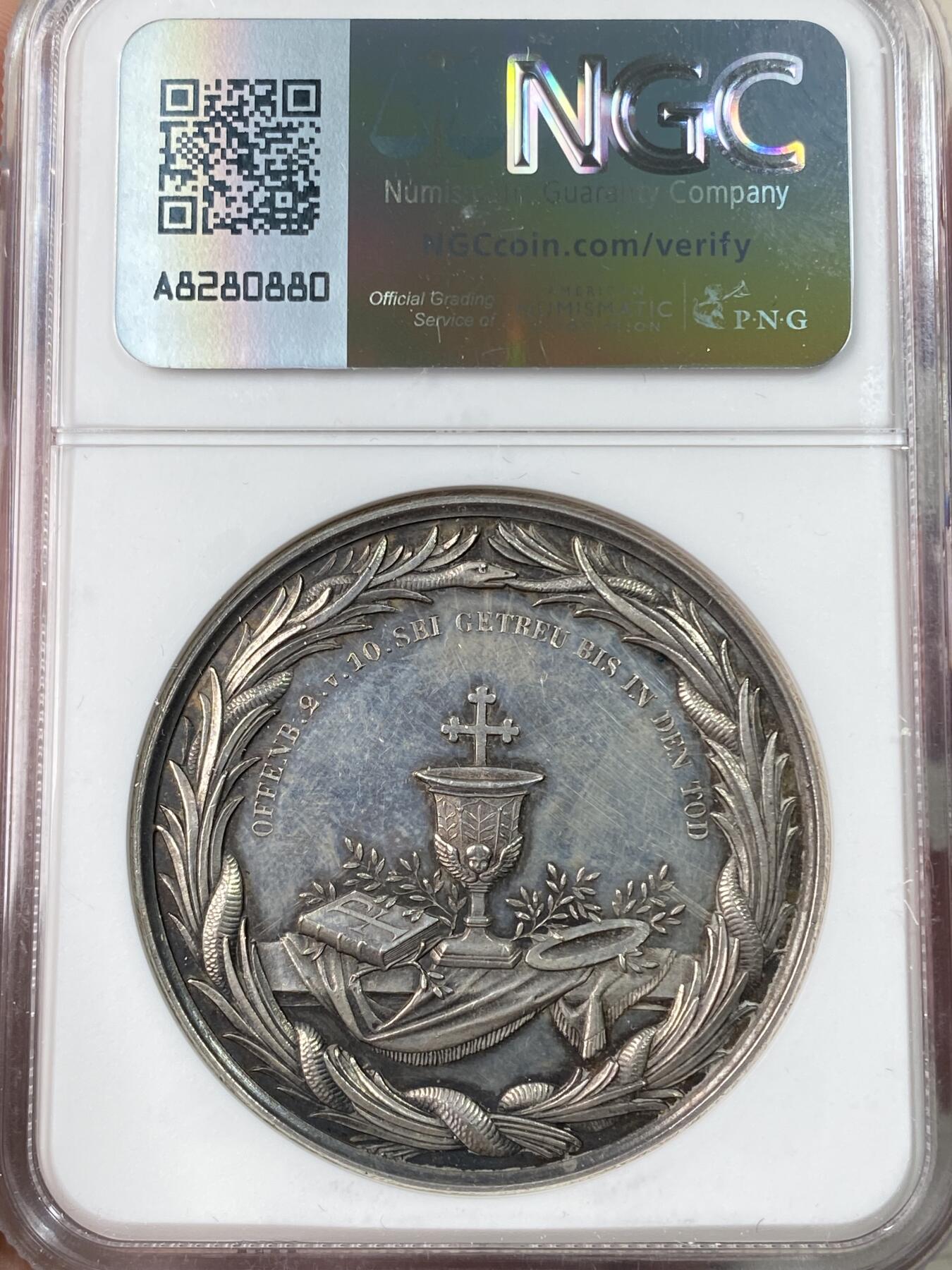 万国钱币拍卖第063期 NGC MS61 1863年左右德国新教坚信礼纪念银章 耶稣端坐正中赐福身旁的人们 背面十字架 圣杯与圣经阵列在前 极美淡彩色调镜面精铸