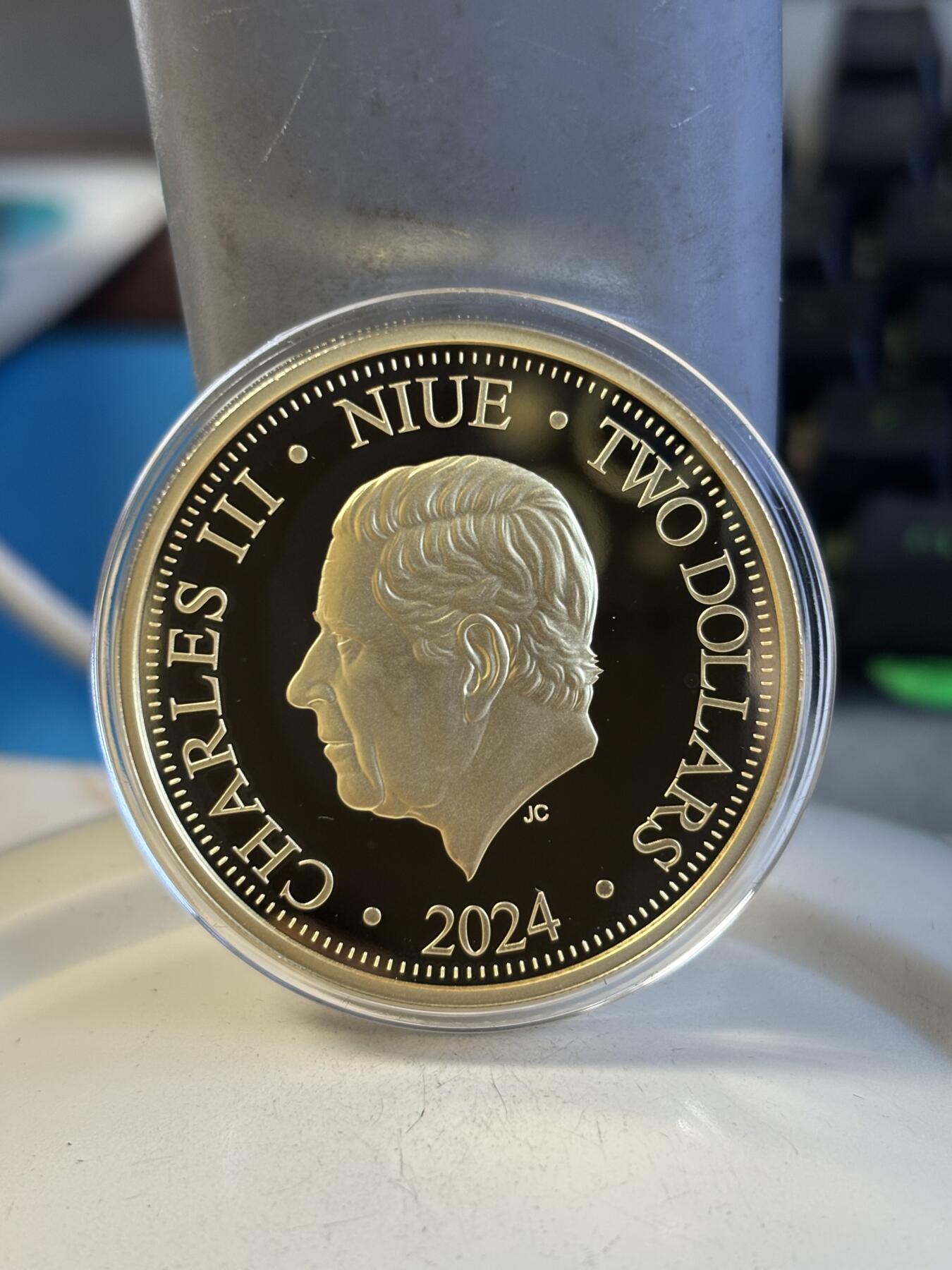 第194期拍卖 纽埃2024年狮子王穆法萨和辛巴1盎司镀金版本银币，999银，发行1994枚