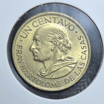 外国优质老铜币银币苏联纪念章，每周六晚九点倒数截拍，满百包邮可寄存，持续收拍 - 危地马拉1969年1 分黄铜币，正面国徽以格查尔鸟与步枪纹饰象征独立主权，背面刻有护佑印第安人的巴托洛梅修士肖像，承载中美洲殖民后人文关怀与民族独立的双重历史，是极具人文与地域特色的入门收藏品种。