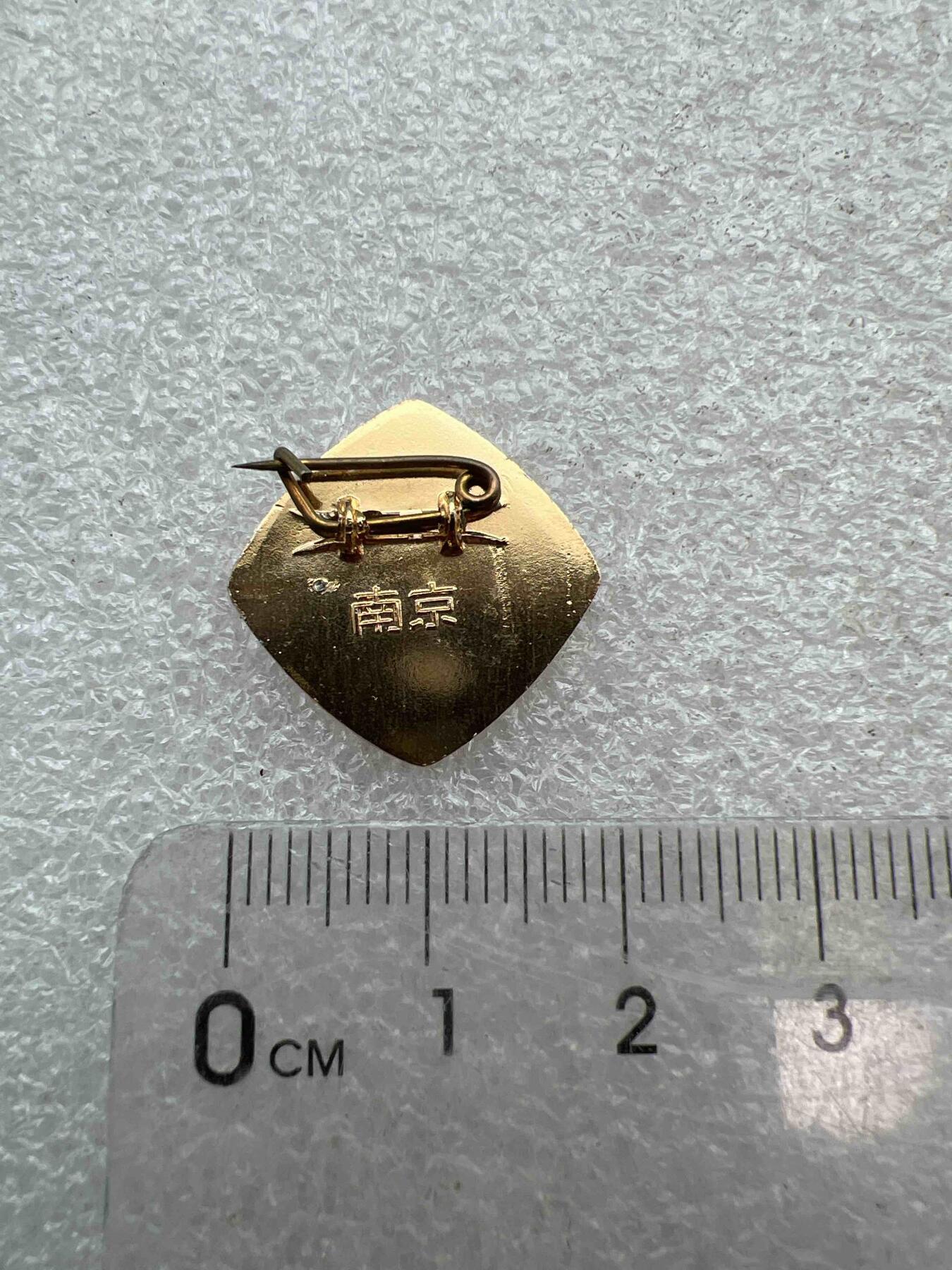 真品像章，纪念章 真品像章、纪念章