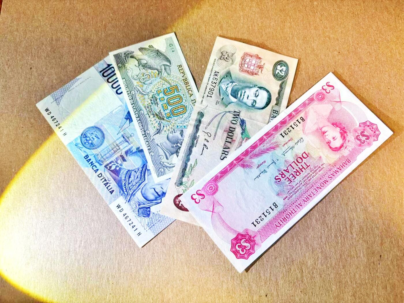 【Blue Auction】世界纸币精拍第796期——18级TOP拍卖/信誉/品质/专业/高效💫 【一组4张 含无47】巴哈马 1968年3元 彩背 女王 UNC- 品相（上边缘有压痕）&意大利、牙买加纸币 品相如图