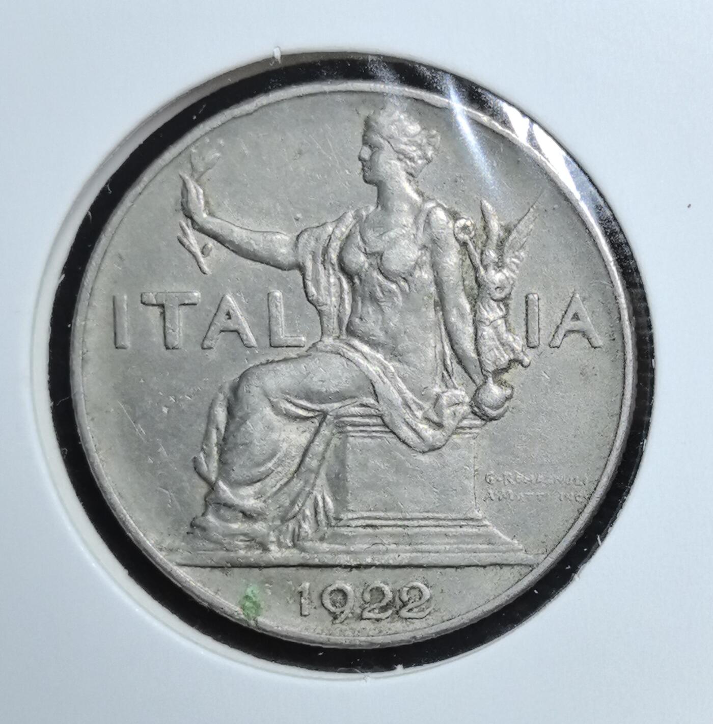 外国优质老铜币银币苏联纪念章，每周六晚九点倒数截拍，满百包邮可寄存，持续收拍 意大利1922 年1 里拉，属法西斯上台前夕的王国货币，正面为象征意大利的自由女神坐像，背面饰萨伏依王朝纹章，见证意大利近代政治更迭，是欧洲早期币收藏的入门佳品。