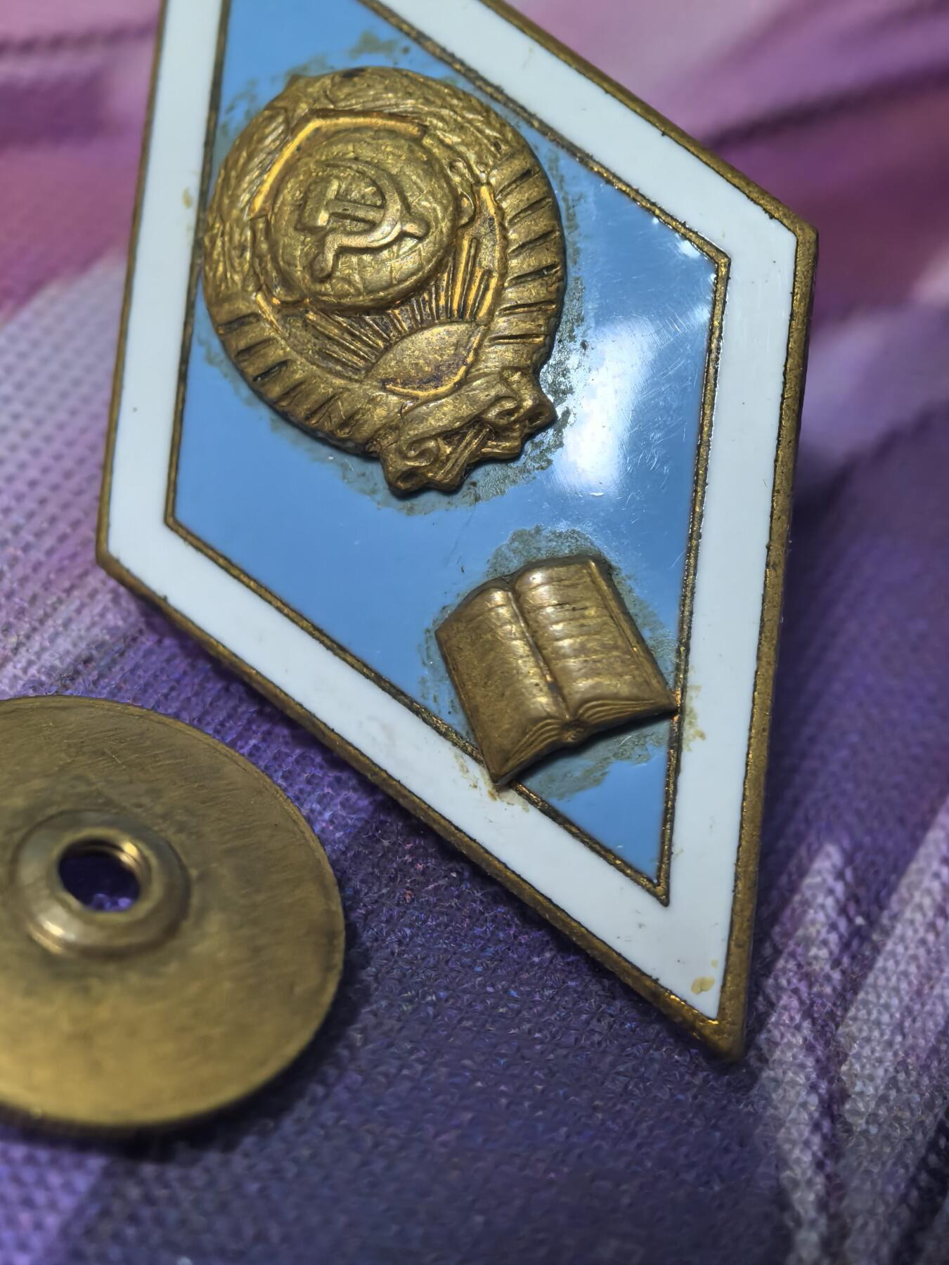 苏联勋章奖章拍卖 本次有亚捏，苏联艺术家，2次英雄的奖状，国际运动员全套等好货 不要错过 3月20日晚上九点结束在麦稀奇 找不到的加我qq或者微信都是184277308备注苏章拍卖。