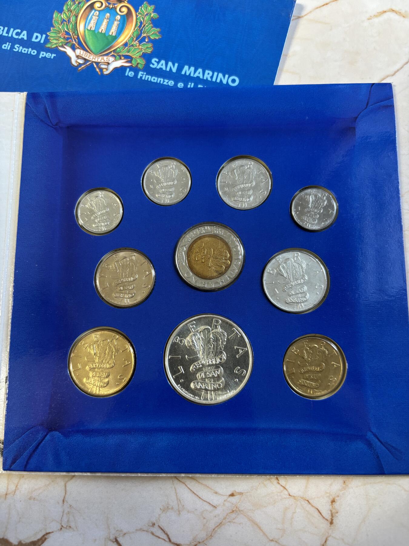 第194期拍卖 卡装圣马力诺1995年10枚纪念币套装花卉银币，835银，14.6克