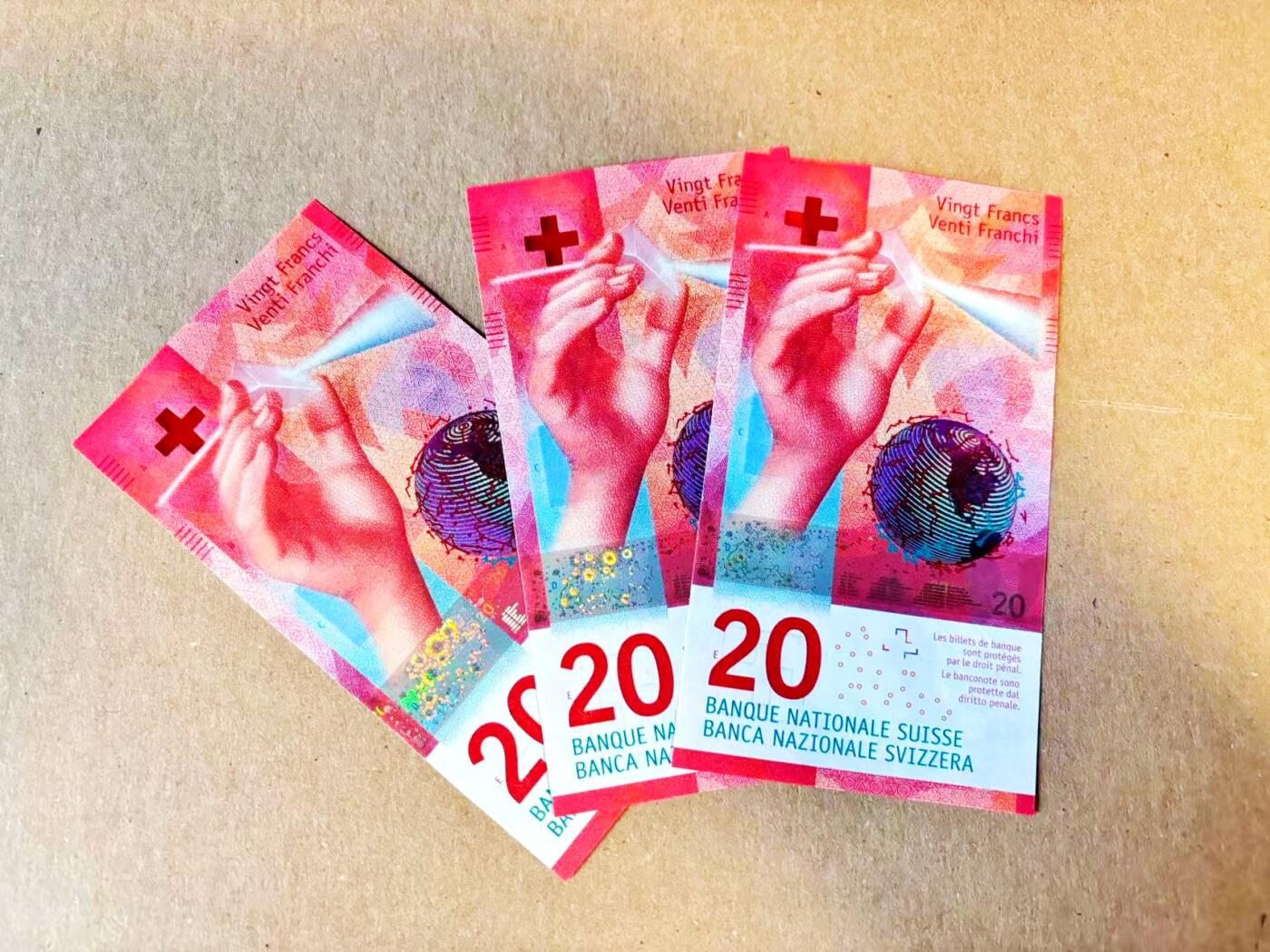 【Blue Auction】世界纸币精拍第796期——18级TOP拍卖/信誉/品质/专业/高效💫 【一组3张无47】瑞士 2015年20法郎 全新UNC