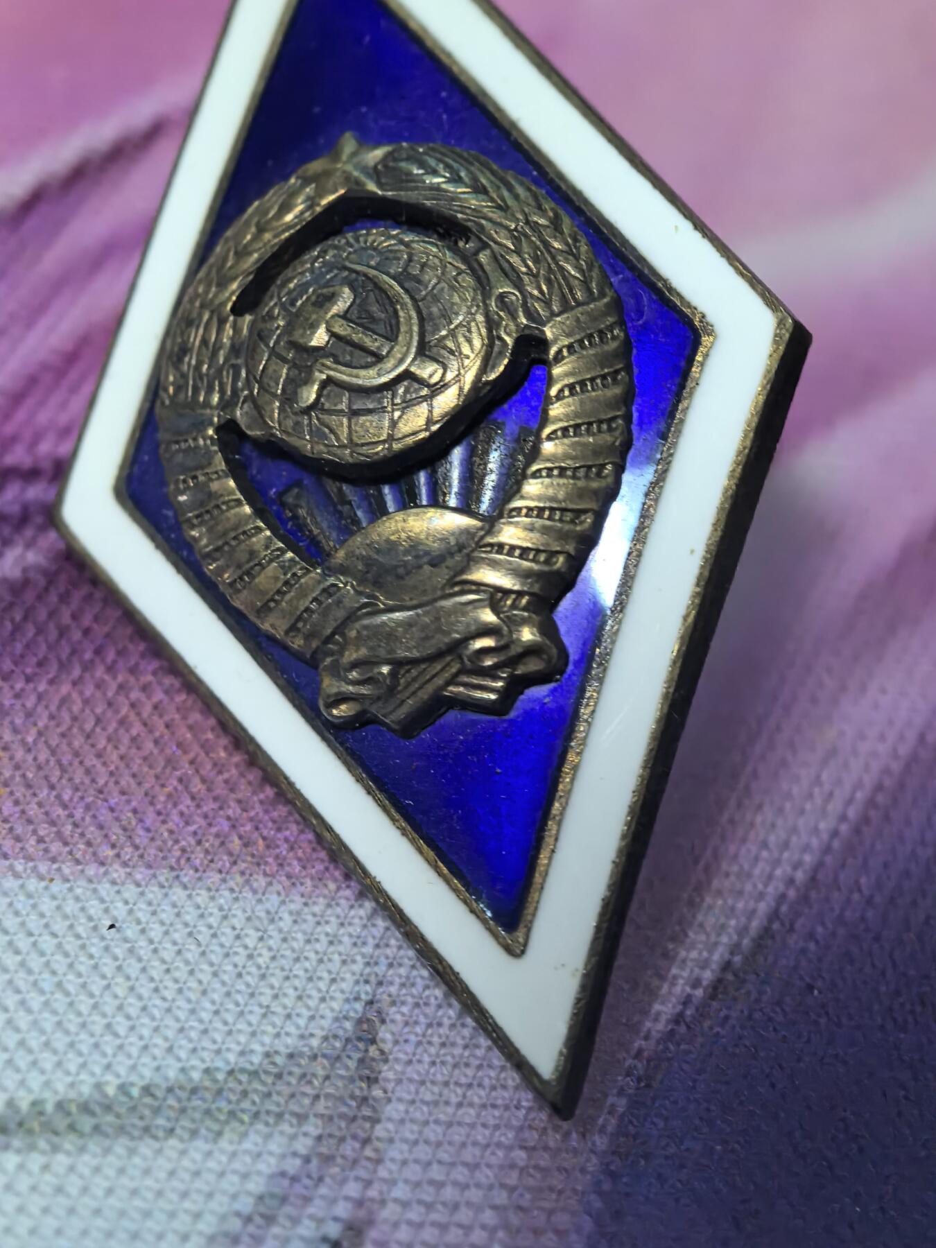 苏联勋章奖章拍卖 本次有亚捏，苏联艺术家，2次英雄的奖状，国际运动员全套等好货 不要错过 3月20日晚上九点结束在麦稀奇 找不到的加我qq或者微信都是184277308备注苏章拍卖。