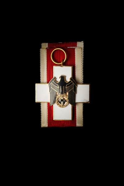 戎马世界章牌大赏第112期 德专场 - 德三三级社会福利奖章 （珐琅有损）