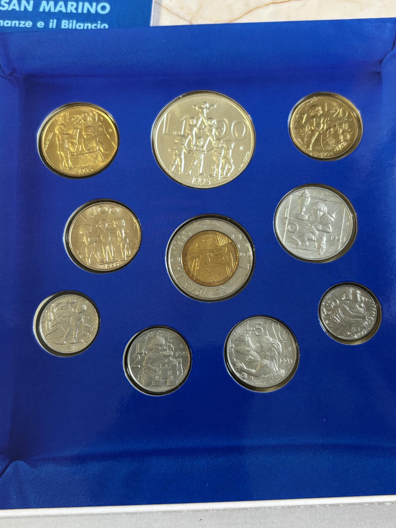 第194期拍卖 卡装圣马力诺1995年10枚纪念币套装花卉银币，835银，14.6克