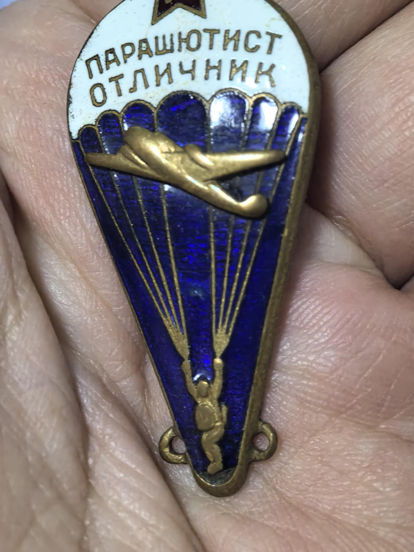 苏联勋章奖章拍卖 本次有亚捏，苏联艺术家，2次英雄的奖状，国际运动员全套等好货 不要错过 3月20日晚上九点结束在麦稀奇 找不到的加我qq或者微信都是184277308备注苏章拍卖。