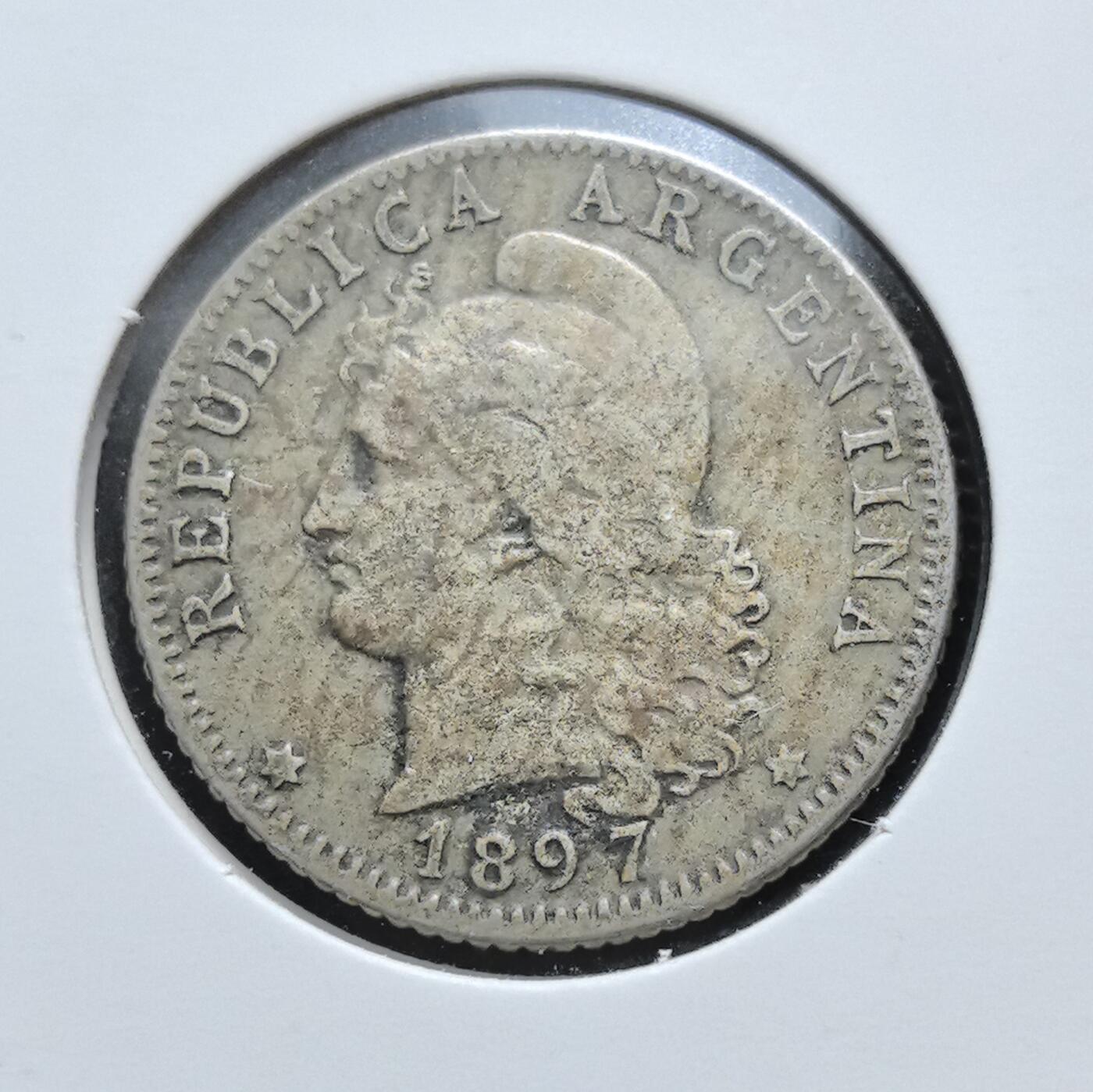 外国优质老铜币银币苏联纪念章，每周六晚九点倒数截拍，满百包邮可寄存，持续收拍 阿根廷1897年20分，正面为自由女神头像与国名，背面是花环与面值，见证了阿根廷近代货币体系与南美独立后的经济发展，是 19 世纪末拉美钱币的典型代表。