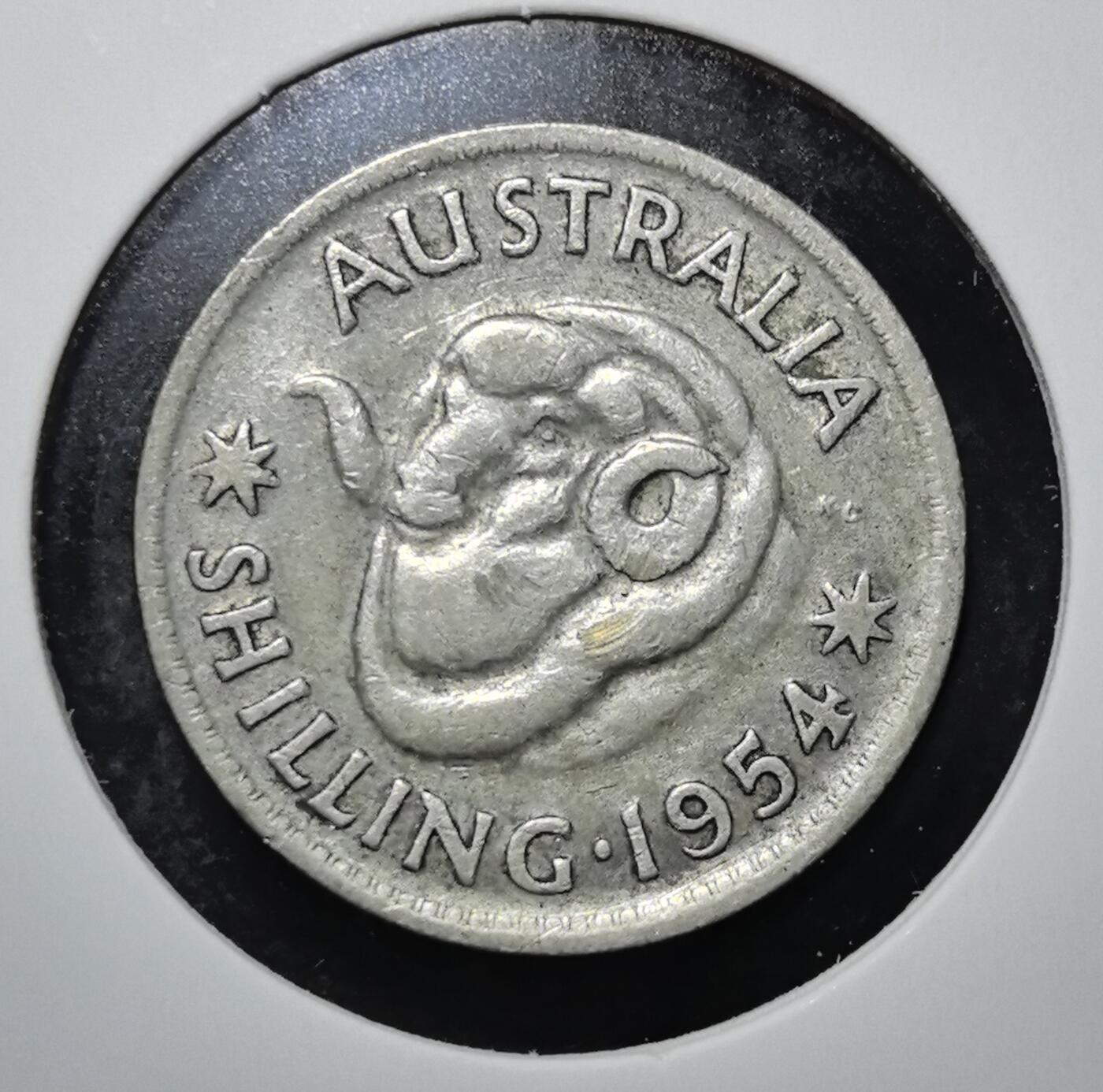外国优质老铜币银币苏联纪念章，每周六晚九点倒数截拍，满百包邮可寄存，持续收拍 澳大利亚1954年1先令银币。正面为伊丽莎白二世头像，背面是象征澳洲牧业的美利奴羊，见证英联邦货币体系，1966 年被十进制货币取代。