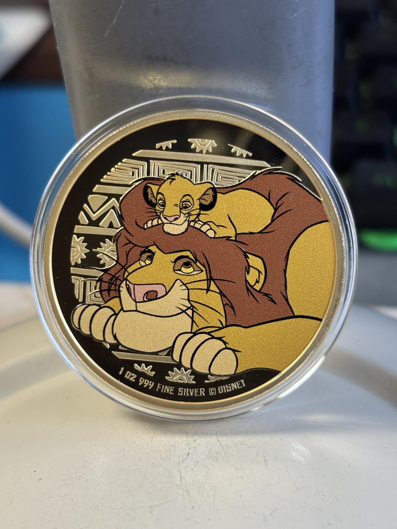第194期拍卖 纽埃2024年狮子王穆法萨和辛巴1盎司镀金版本银币，999银，发行1994枚