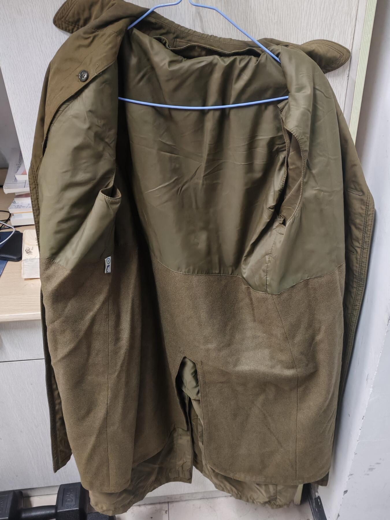 韵星假日军品类拍卖第47期 -- Rimey Holidays Militaria Auction 47 波兰人民共和国人民军少校风衣一件 很大用料扎实保存很好 配件未缺 