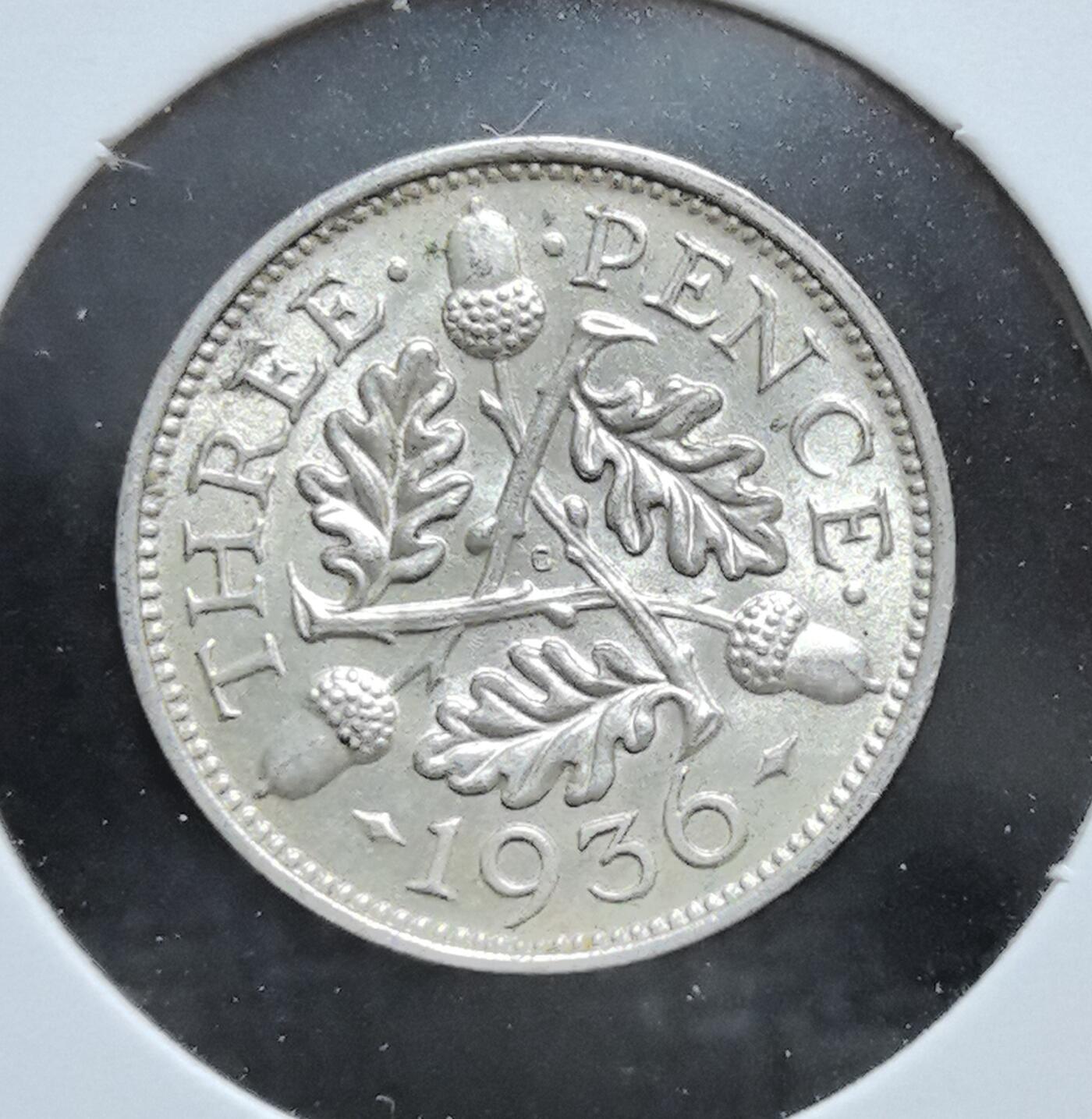 外国优质老铜币银币苏联纪念章，每周六晚九点倒数截拍，满百包邮可寄存，持续收拍 英国乔治五世1936年3 便士银币。正面为国王头像，背面是橡叶与橡果纹饰，见证英国战前货币体系，是英联邦传统小面值辅币的典型代表。