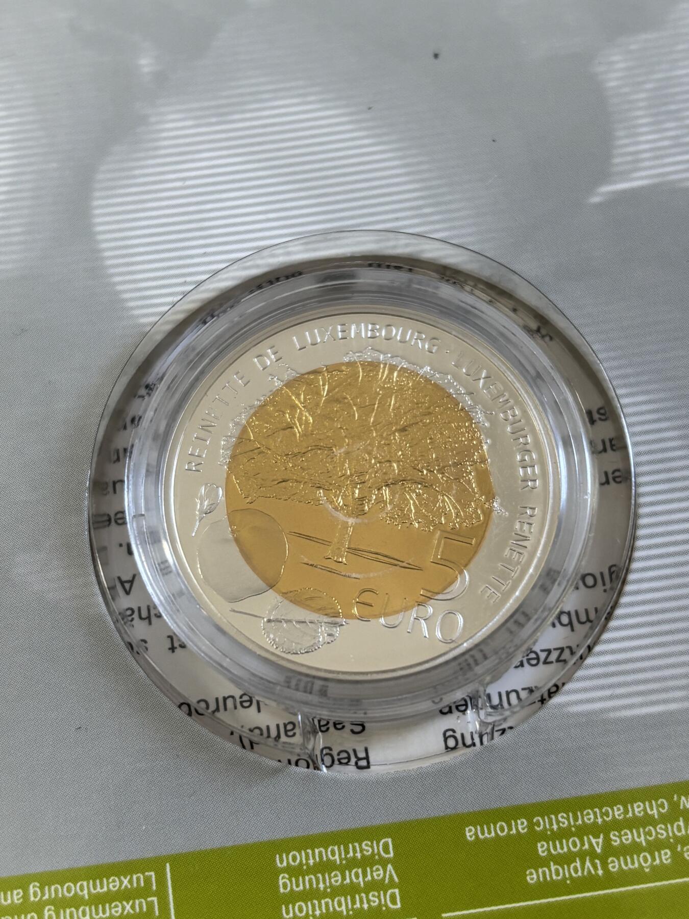 第194期拍卖 卢森堡2014年植物系列苹果树5欧精制双色北欧金纪念银币，925银+5.93克北欧金，发行3000枚