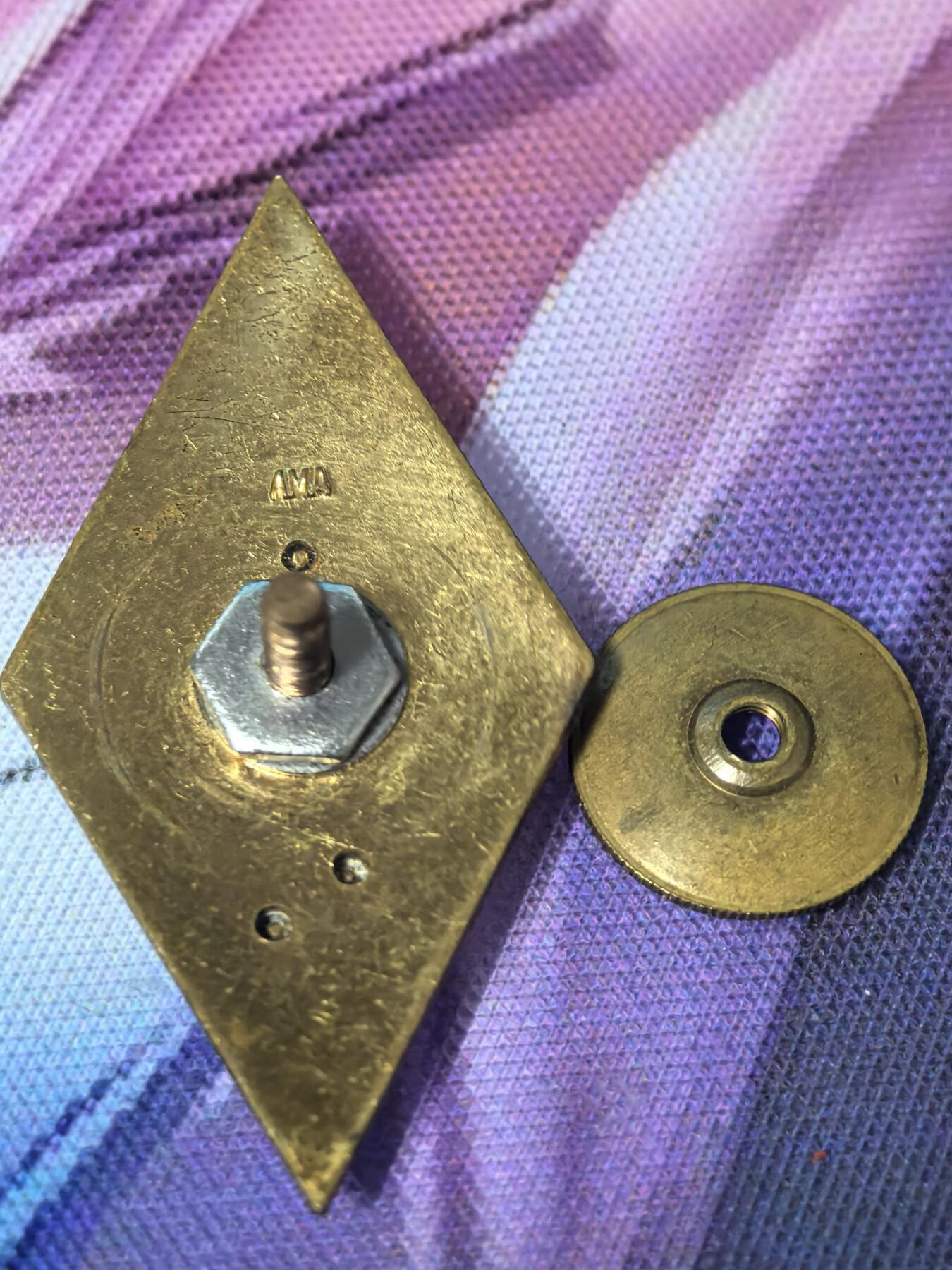 苏联勋章奖章拍卖 本次有亚捏，苏联艺术家，2次英雄的奖状，国际运动员全套等好货 不要错过 3月20日晚上九点结束在麦稀奇 找不到的加我qq或者微信都是184277308备注苏章拍卖。