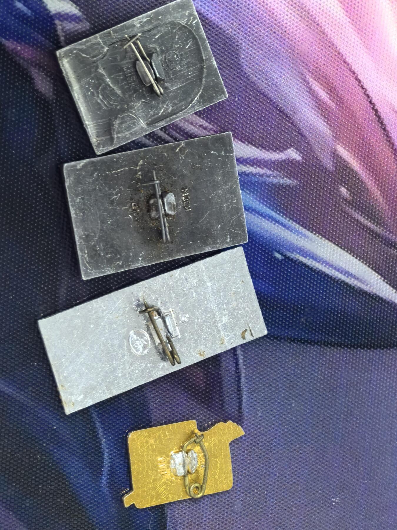 苏联勋章奖章拍卖 本次有亚捏，苏联艺术家，2次英雄的奖状，国际运动员全套等好货 不要错过 3月20日晚上九点结束在麦稀奇 找不到的加我qq或者微信都是184277308备注苏章拍卖。