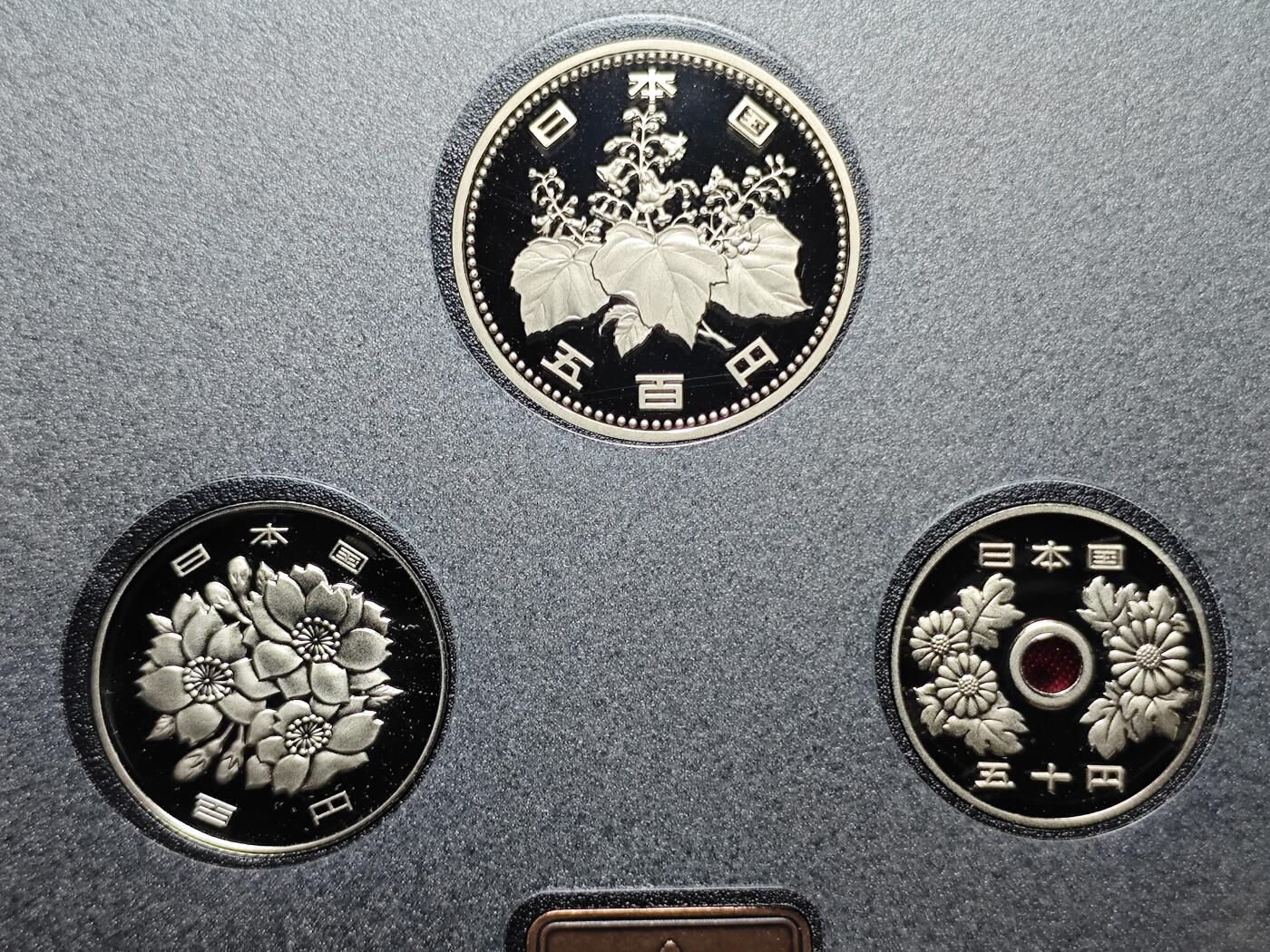 KK钱币收藏小铺   套币专场 2月预留时间 周末发货  1988日本官方发行黑本精制套币