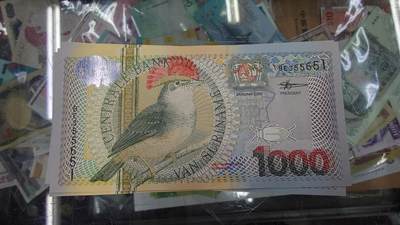 世界钱币～微拍第240期暨2026年第21期  部分尾货整理陆续低价起拍清仓 - 2000年苏里南1000 全新绝品无斑无47尾号651