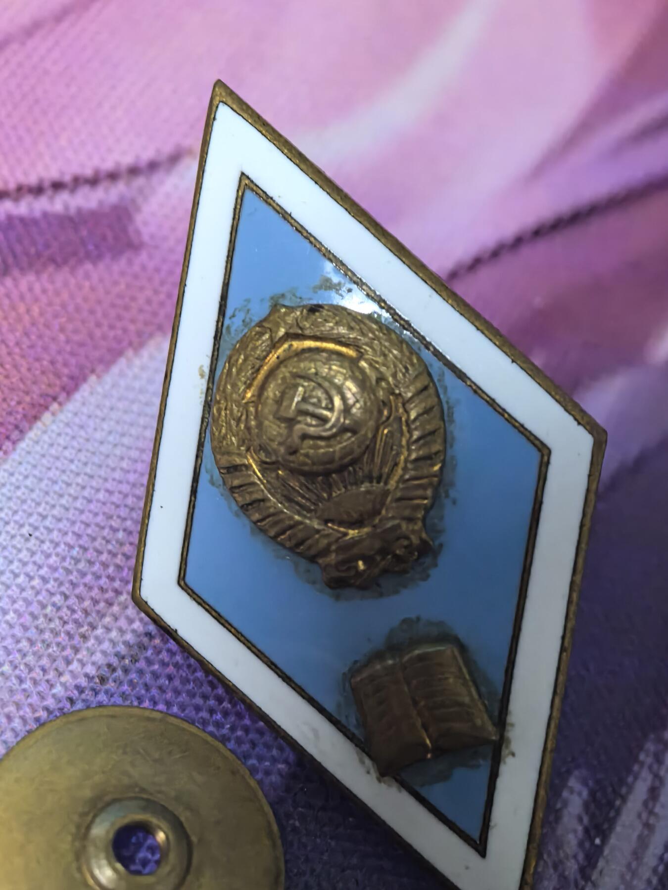 苏联勋章奖章拍卖 本次有亚捏，苏联艺术家，2次英雄的奖状，国际运动员全套等好货 不要错过 3月20日晚上九点结束在麦稀奇 找不到的加我qq或者微信都是184277308备注苏章拍卖。